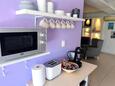 Janjina, Kitchen in the house, (pet friendly) and WiFi.