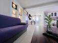 Janjina, Living room in the house, air condition available, (pet friendly) and WiFi.