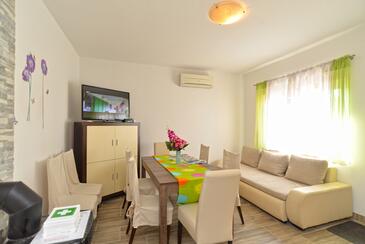 Fažana, Woonkamer in the apartment, air condition available, (pet friendly) en WiFi.