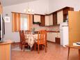 Dining room Jelsa, Dining room in the apartment, (pet friendly) and WiFi.