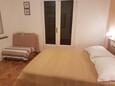 Jelsa, Bedroom in the apartment, air condition available, (pet friendly) and WiFi.