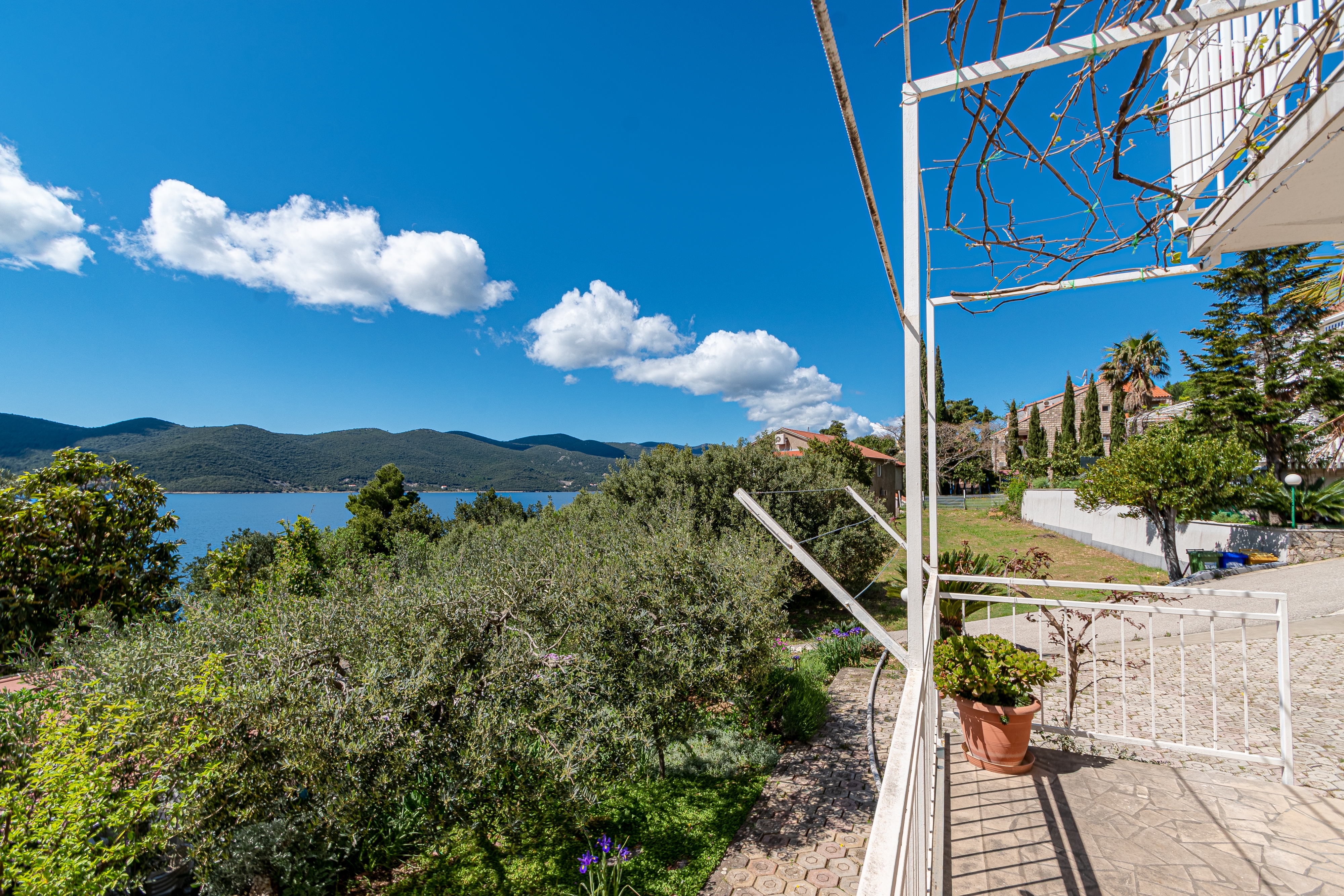 One bedroom apartment near beach Viganj, Pelješac  A-a