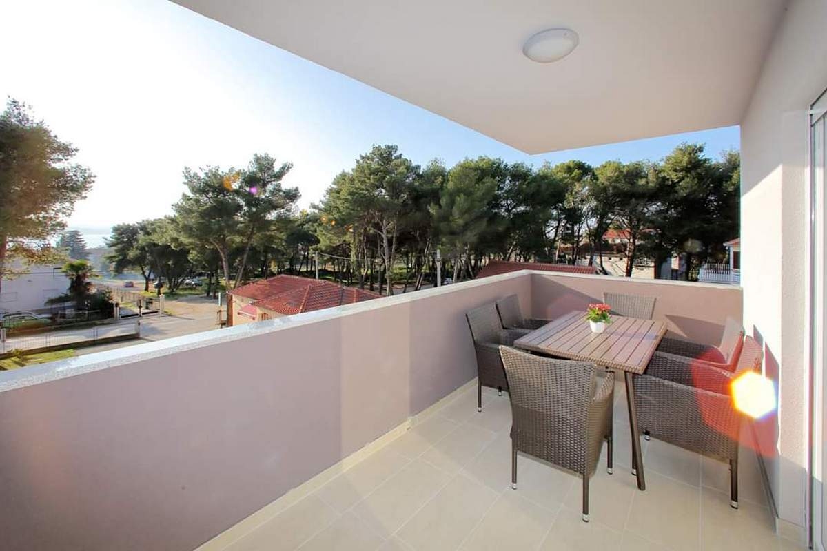 Two bedroom apartment with balcony and sea view Bibinje, Zadar  A-c