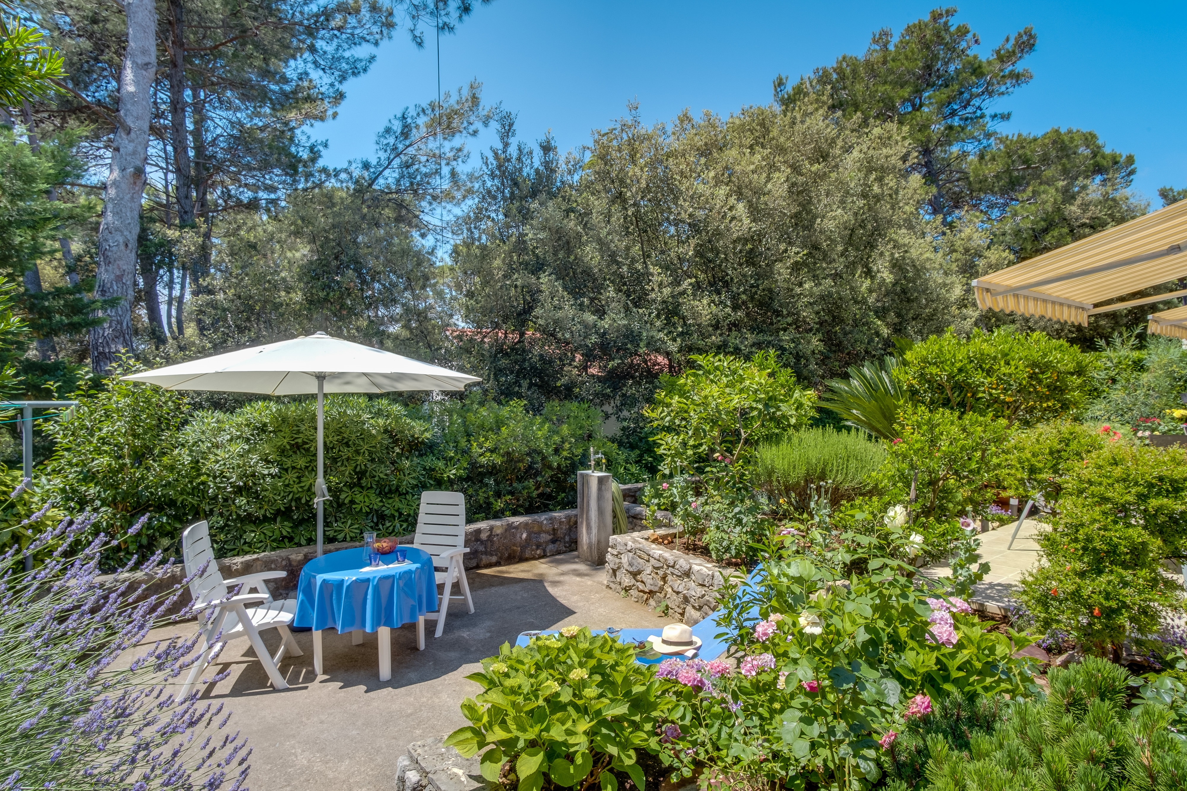 One bedroom apartment with terrace Artatore, Lošinj  A-a