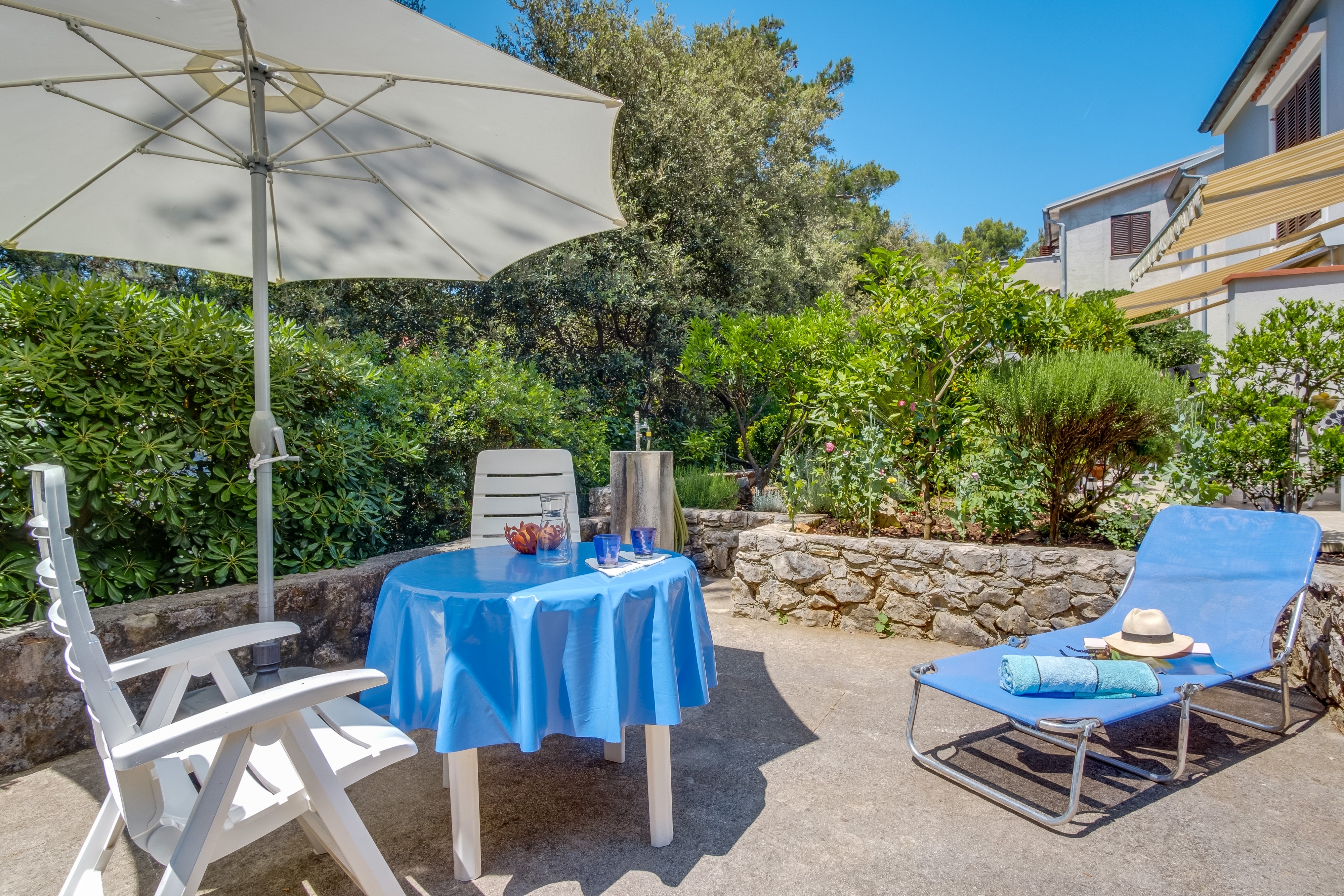 One bedroom apartment with terrace Artatore, Lošinj  A-a