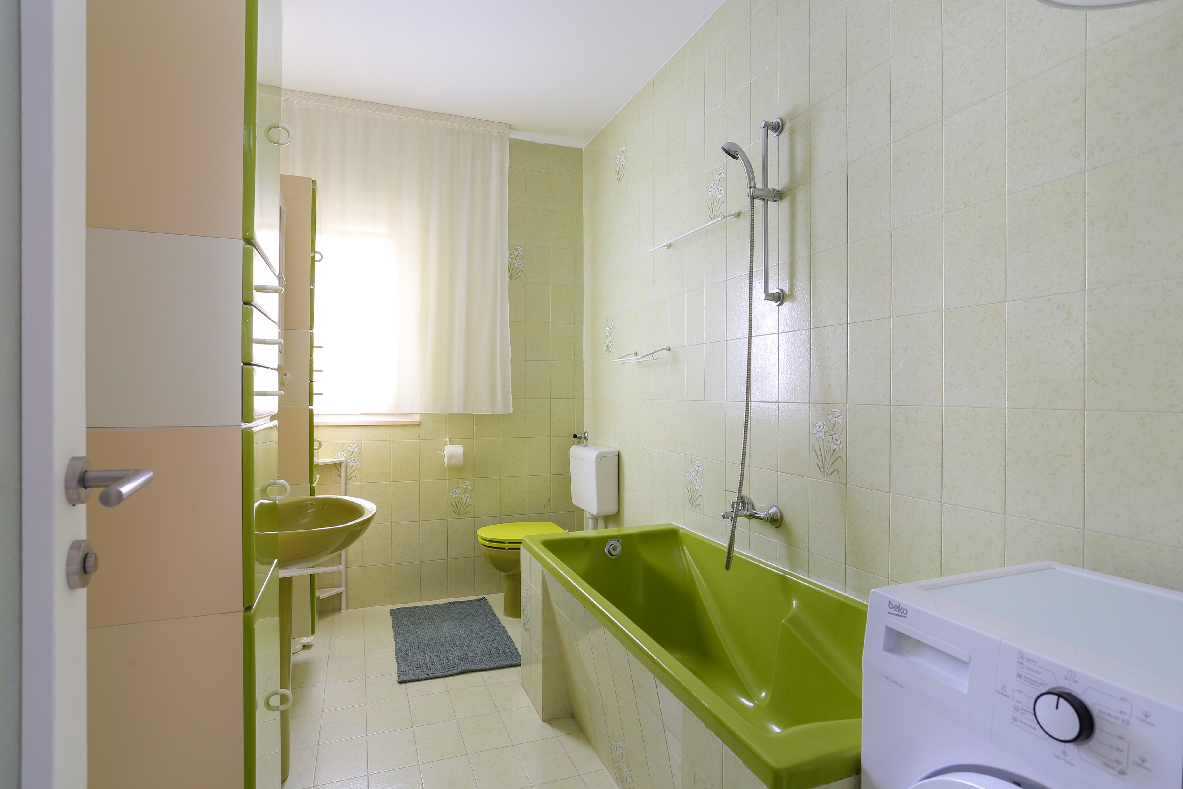 Three bedroom apartment with terrace Podstrana, Split  A-a