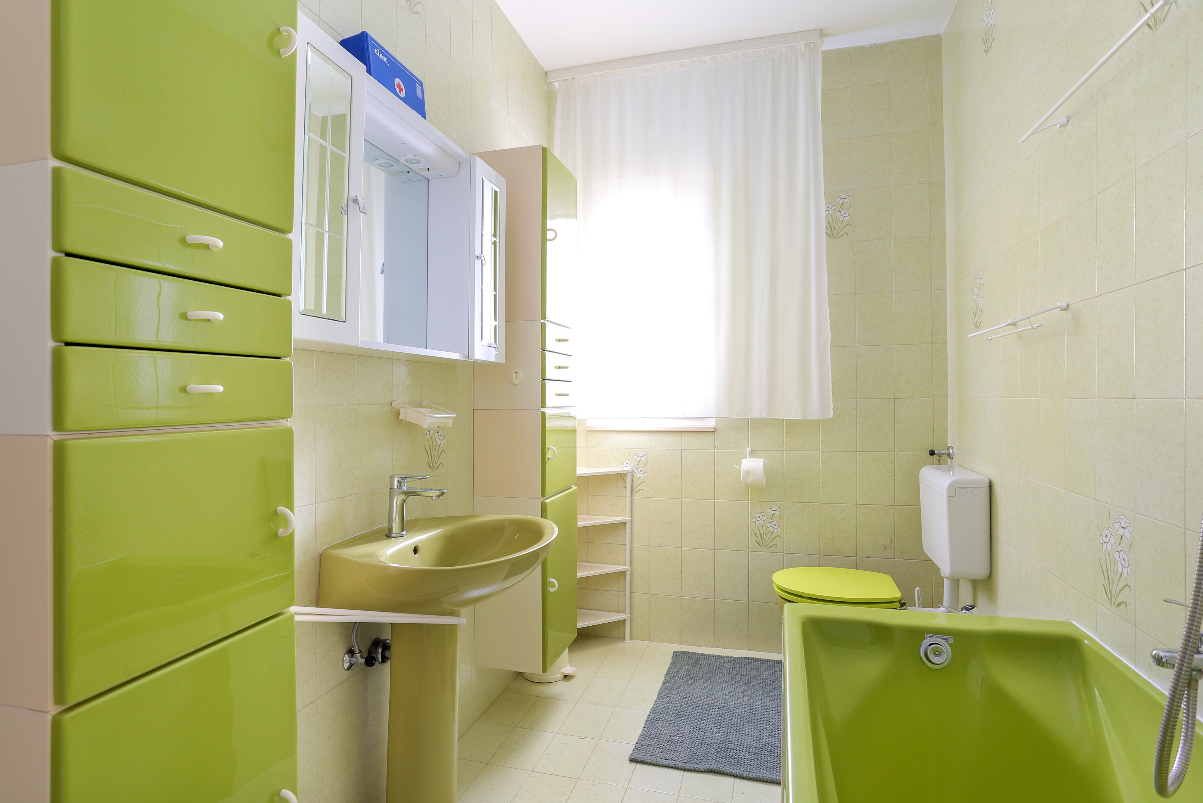 Three bedroom apartment with terrace Podstrana, Split  A-a