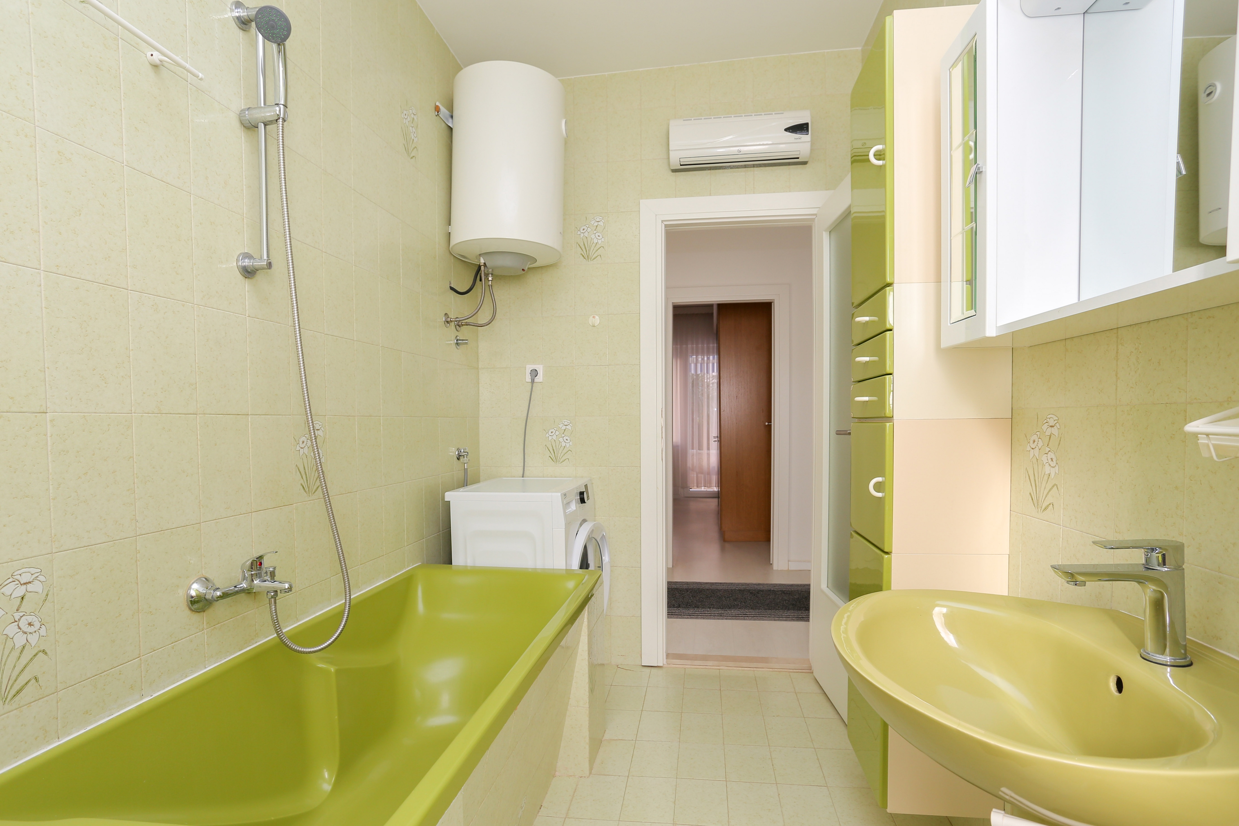 Three bedroom apartment with terrace Podstrana, Split  A-a
