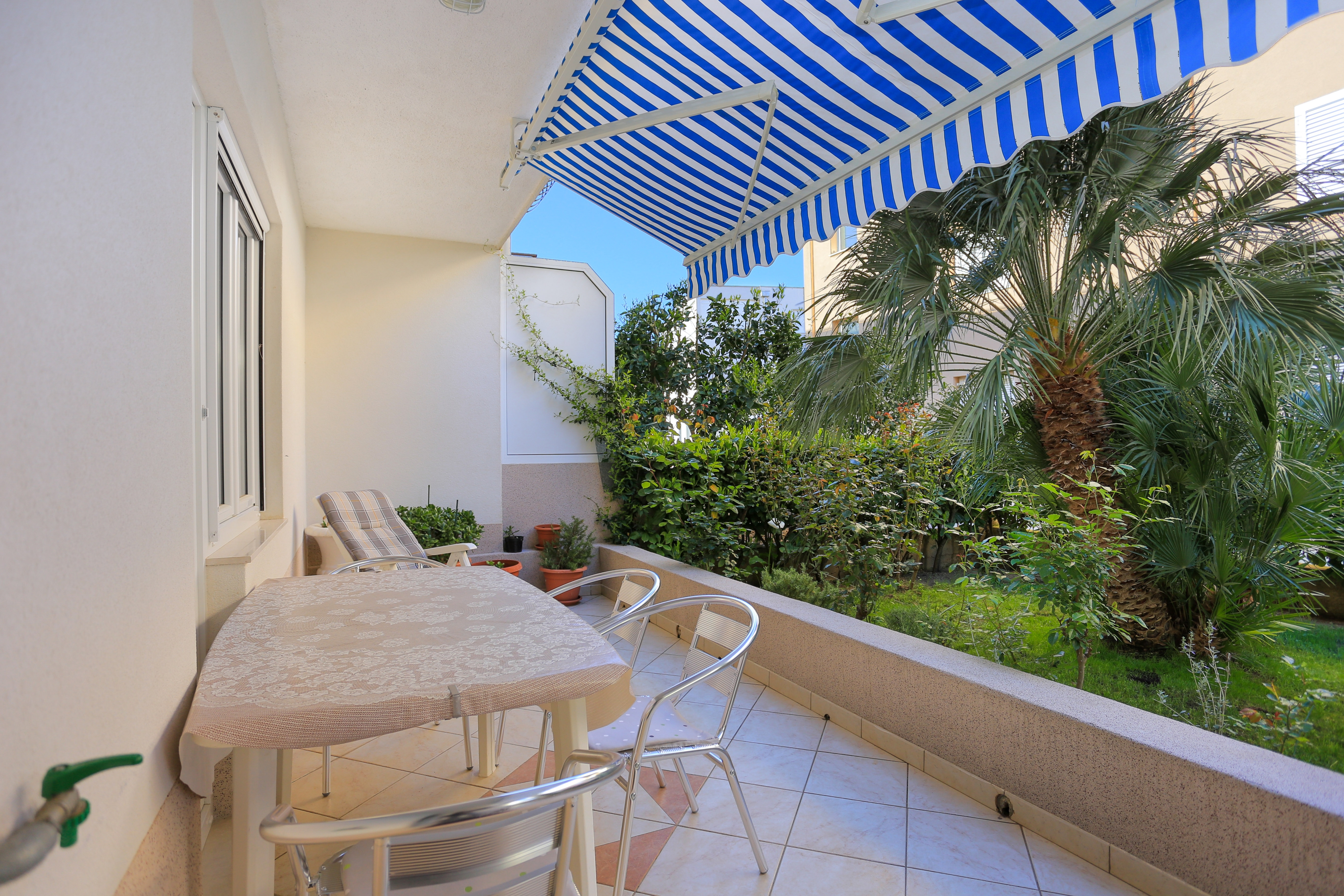 Three bedroom apartment with terrace Podstrana, Split  A-a