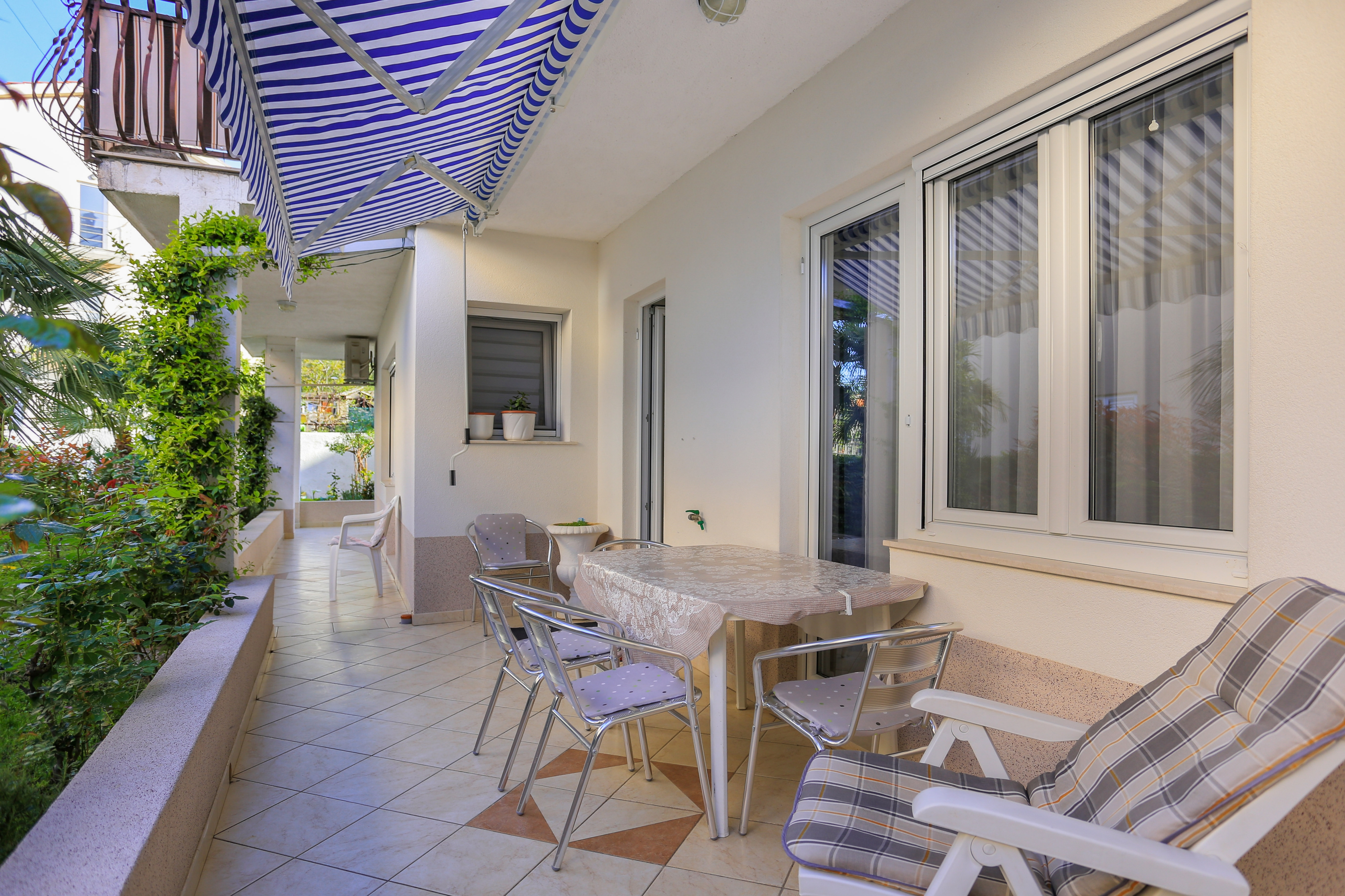 Three bedroom apartment with terrace Podstrana, Split  A-a