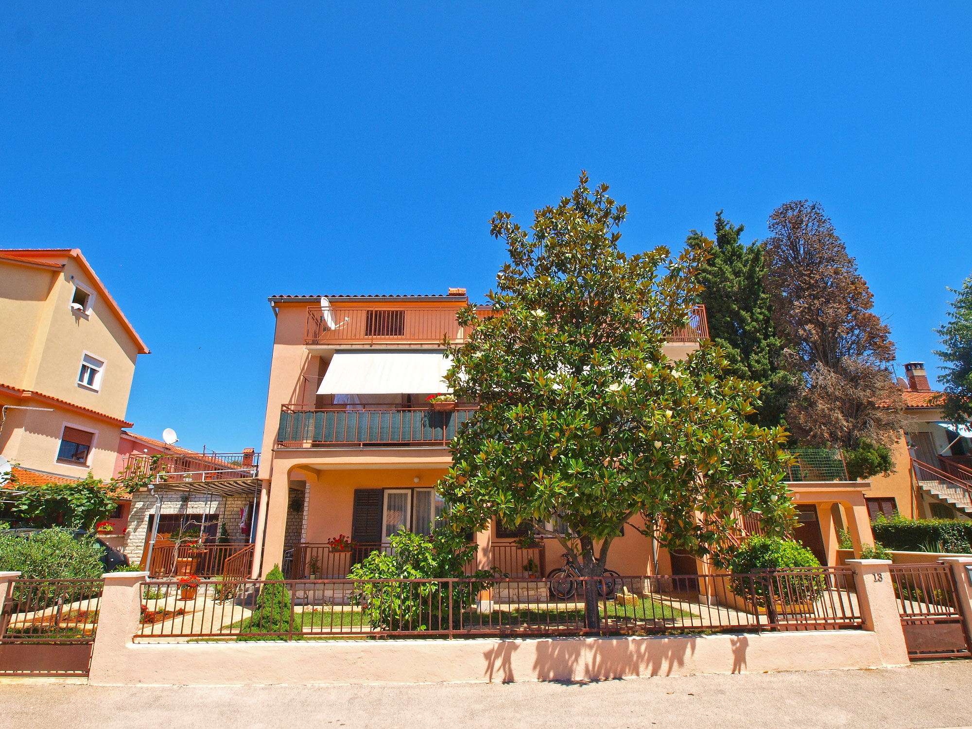 Two bedroom apartment with terrace and sea view Fažana (A-19641-a)