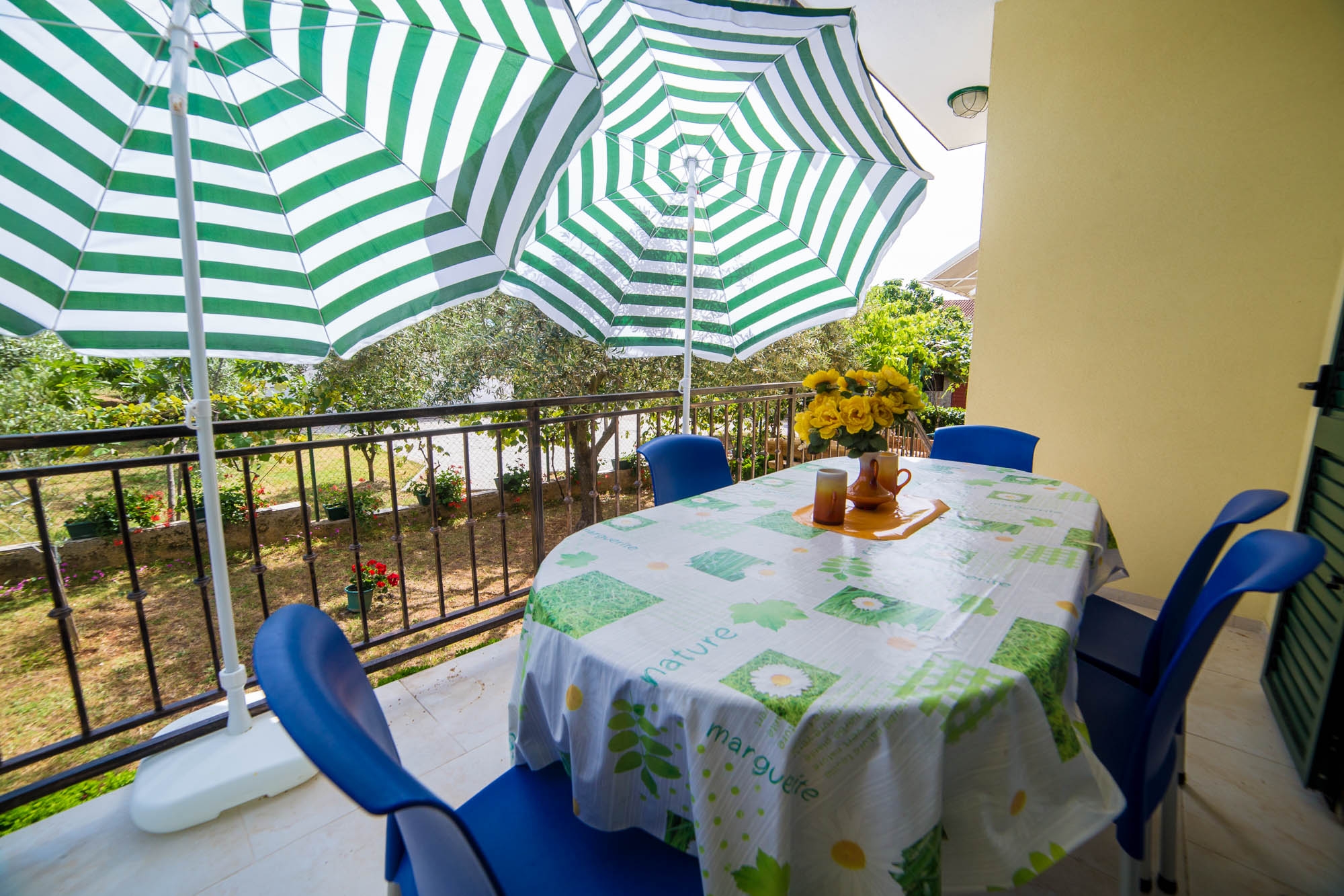 Two bedroom apartment with terrace Poreč  A-b