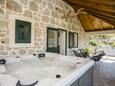 Brijesta, Terrace in the house, with a sea view, (pet friendly) and WiFi.