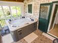 Brijesta, Terrace in the house, with a sea view, (pet friendly) and WiFi.