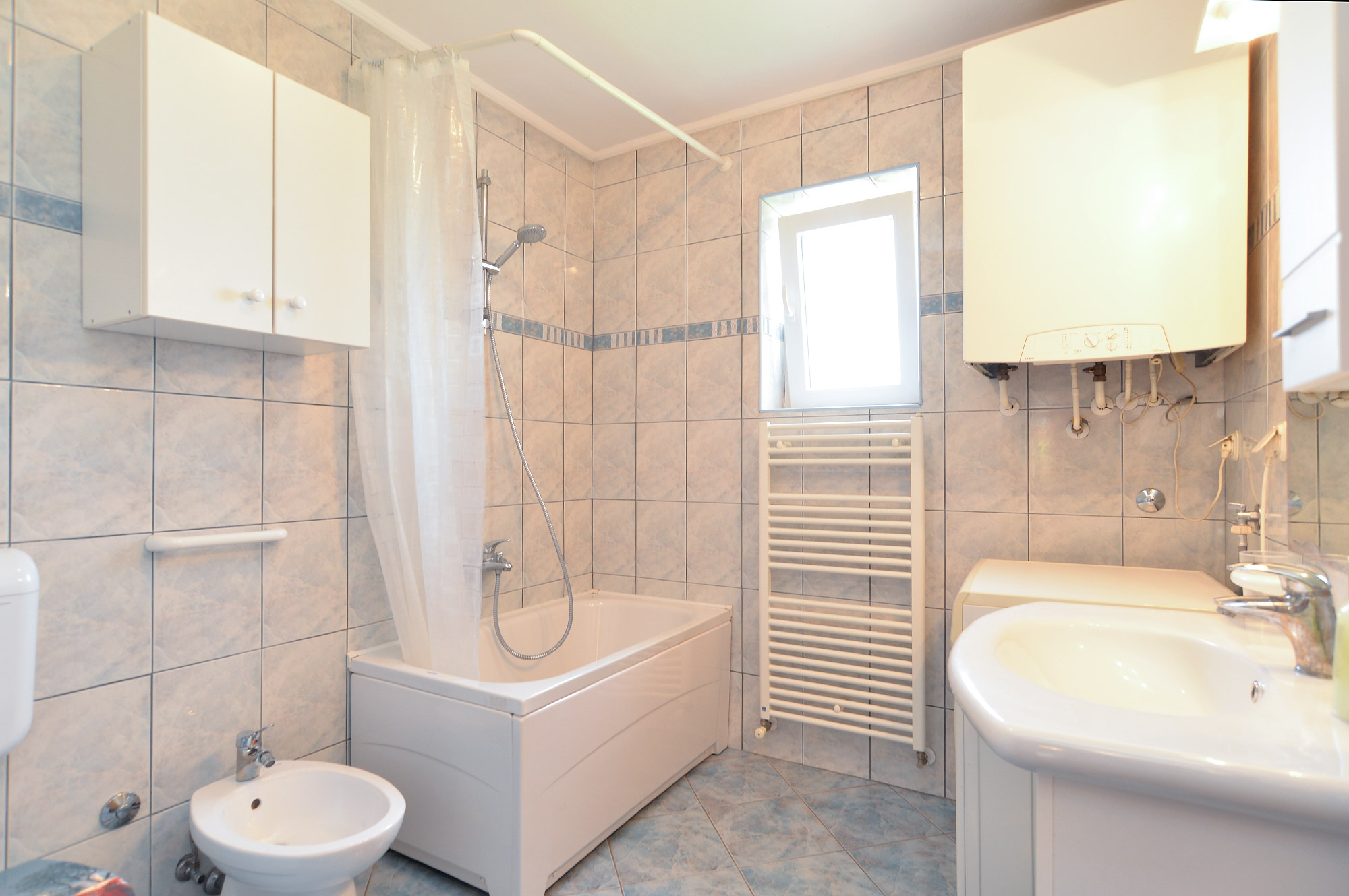 Three bedroom apartment with terrace Valbandon, Fažana  A-b