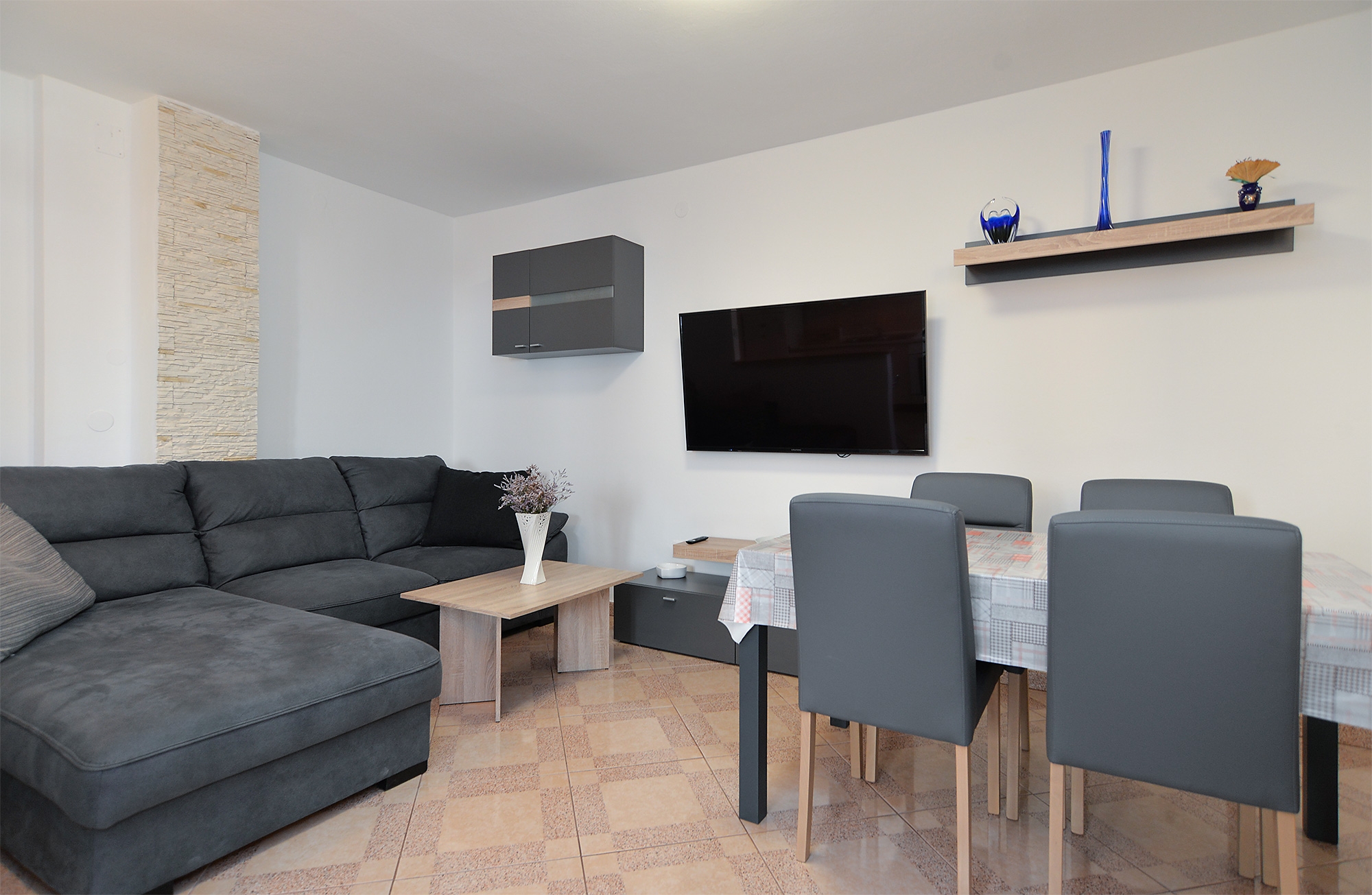 Three bedroom apartment with terrace Valbandon, Fažana (A-19663-b)