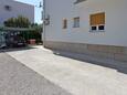 Banjol, Rab, Parking lot 19692 - Apartments and Rooms near sea with sandy beach.