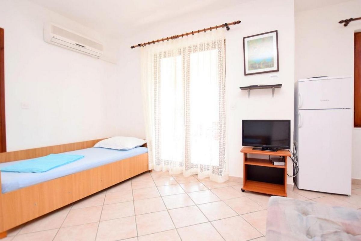 One bedroom apartment with terrace Sabunike, Zadar (A-19695-a)