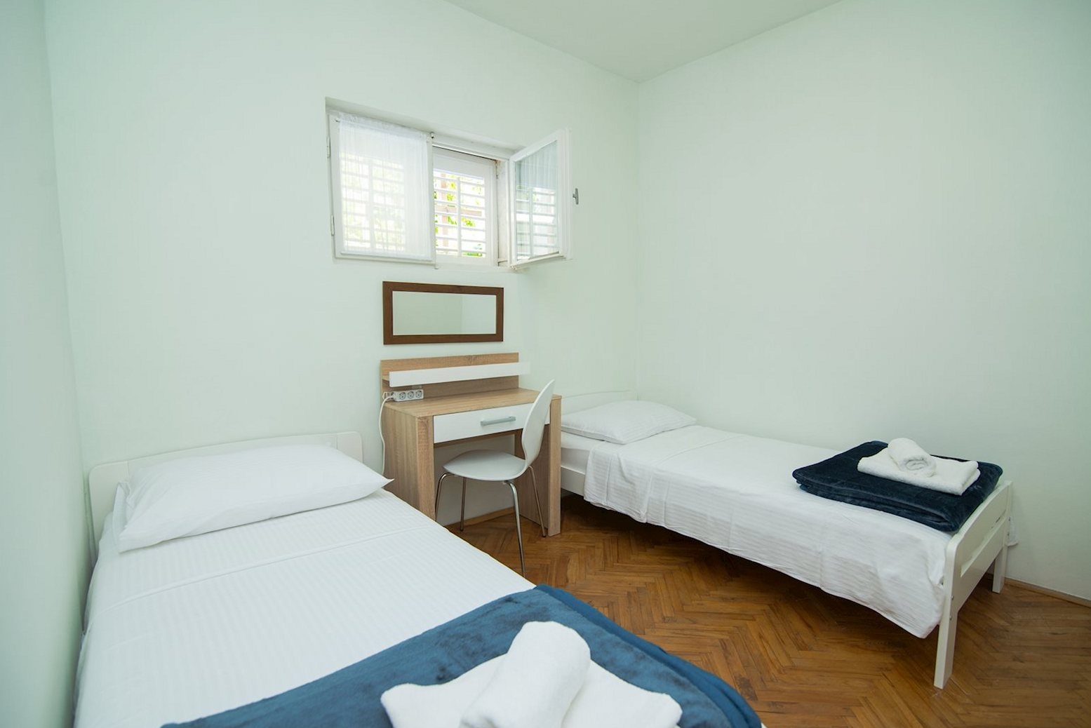 Two bedroom apartment with terrace Veli Lošinj, Lošinj  A-a