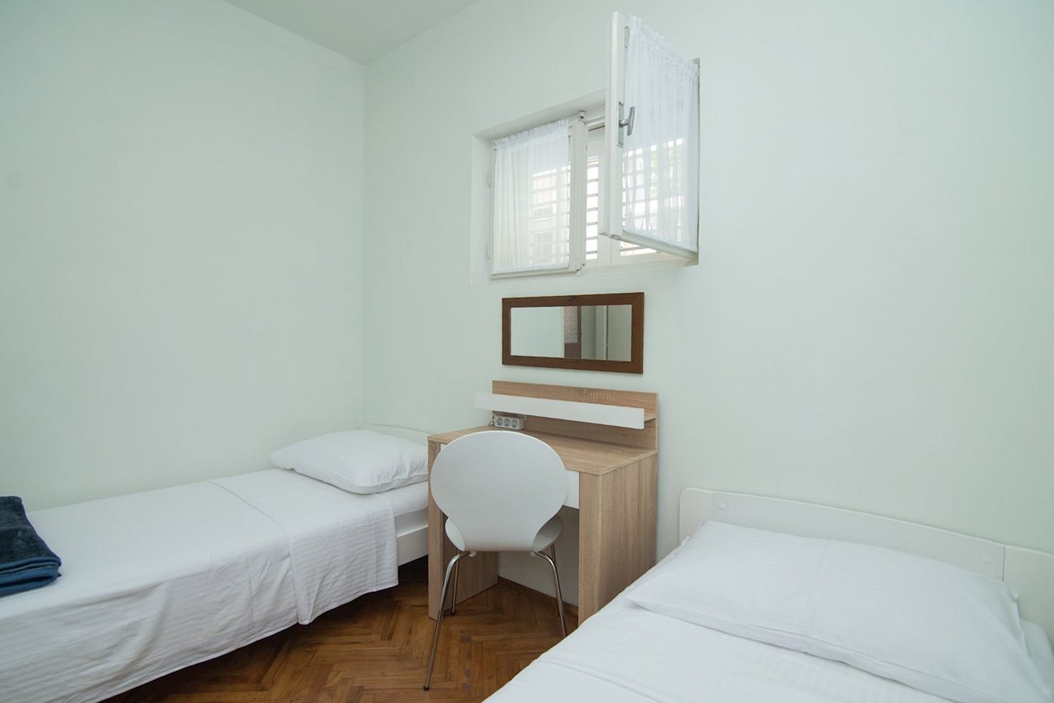 Two bedroom apartment with terrace Veli Lošinj, Lošinj  A-a