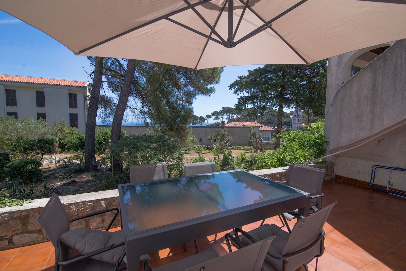 Two bedroom apartment with terrace Veli Lošinj, Lošinj  A-a