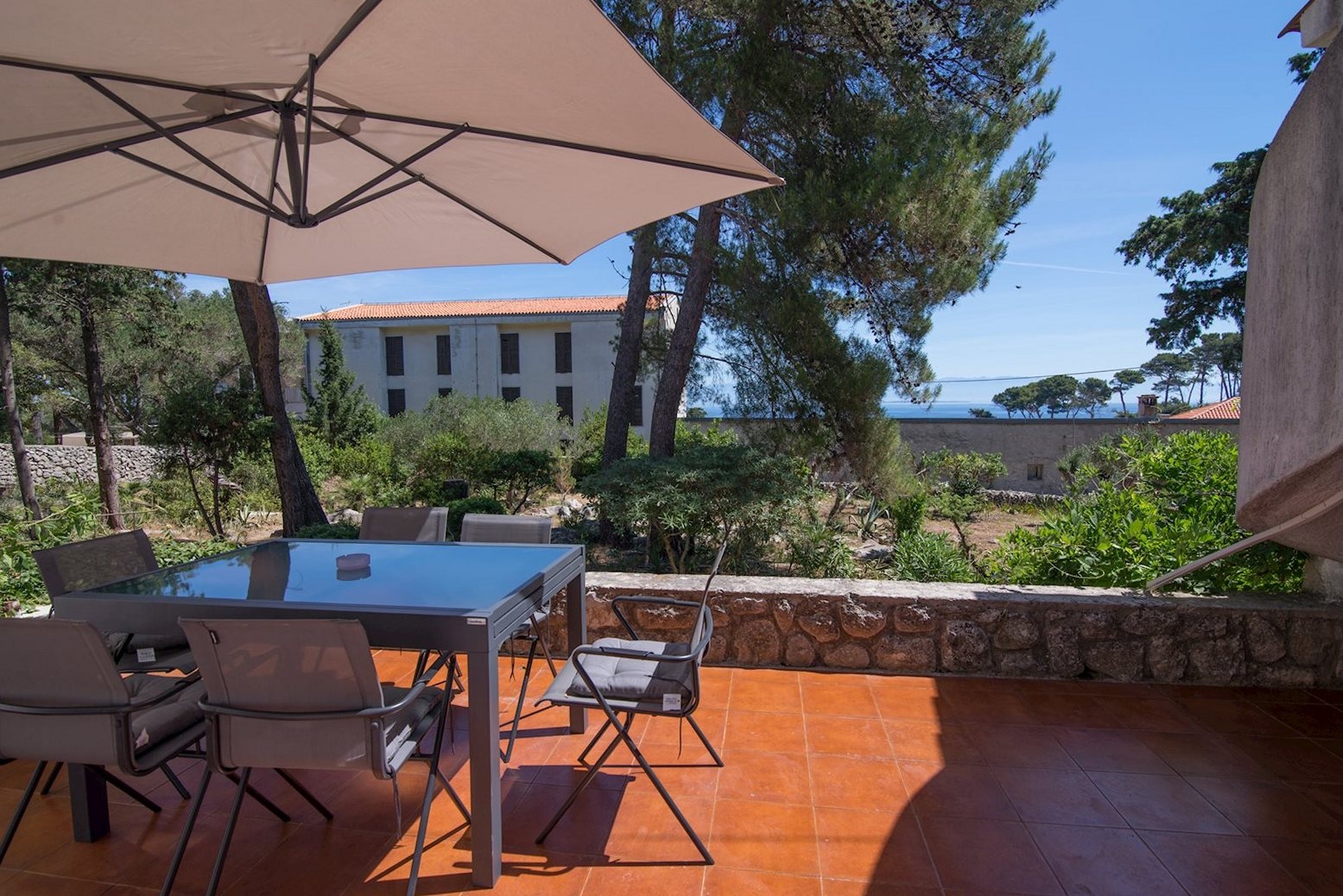 Two bedroom apartment with terrace Veli Lošinj, Lošinj  A-a
