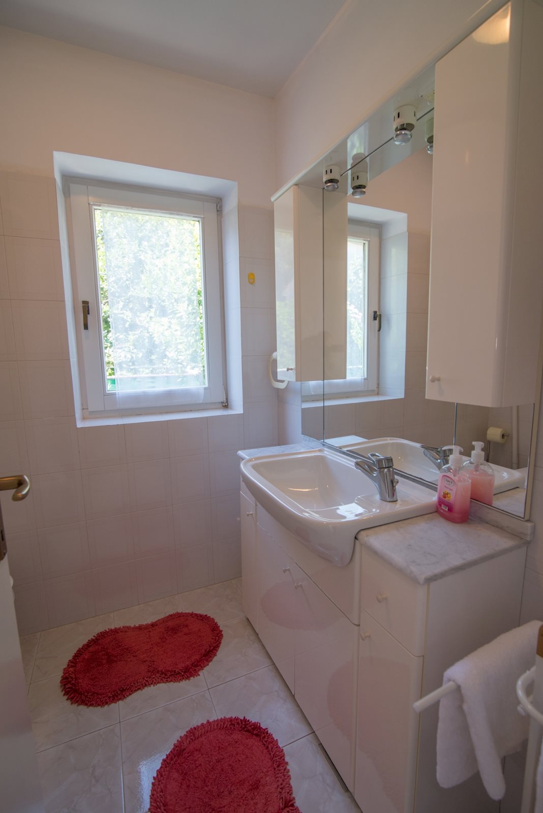 Two bedroom apartment with terrace Veli Lošinj, Lošinj  A-b