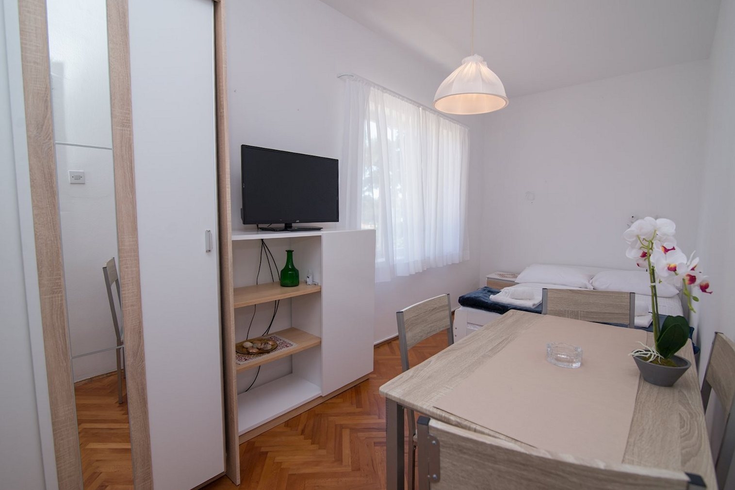 Two bedroom apartment with terrace Veli Lošinj, Lošinj  A-c