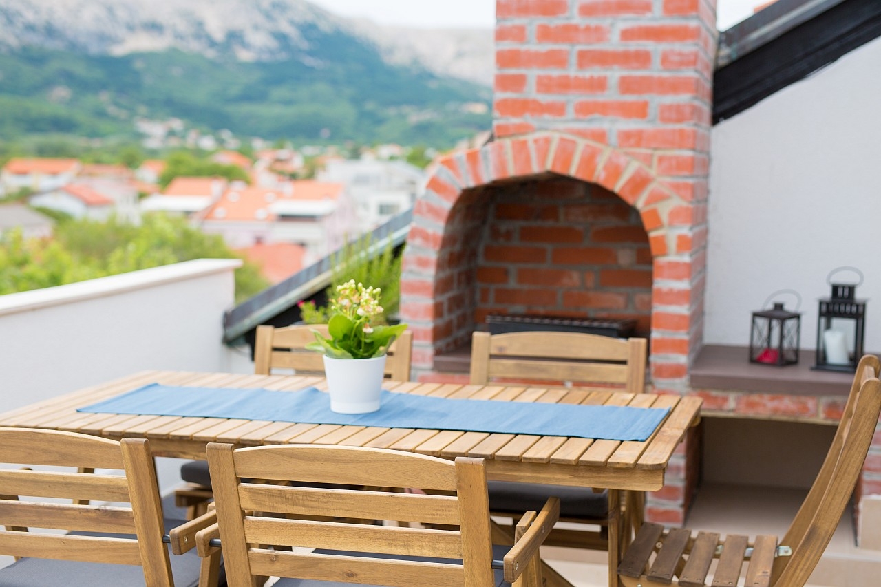 Three bedroom apartment with balcony and sea view Baška, Krk (A-19708-c)