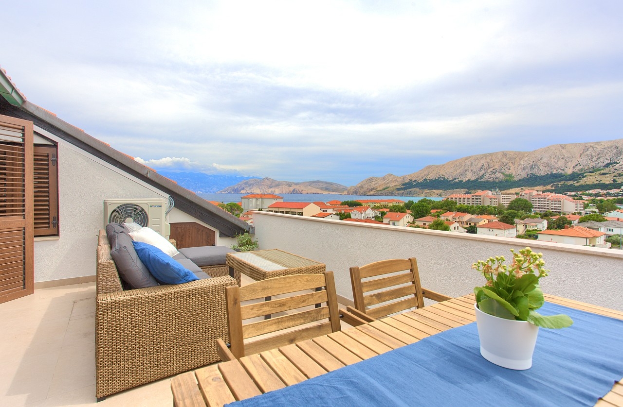Three bedroom apartment with balcony and sea view Baška, Krk  A-c