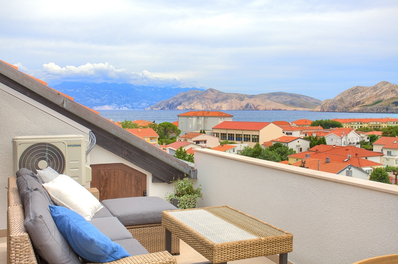Three bedroom apartment with balcony and sea view Baška, Krk  A-c