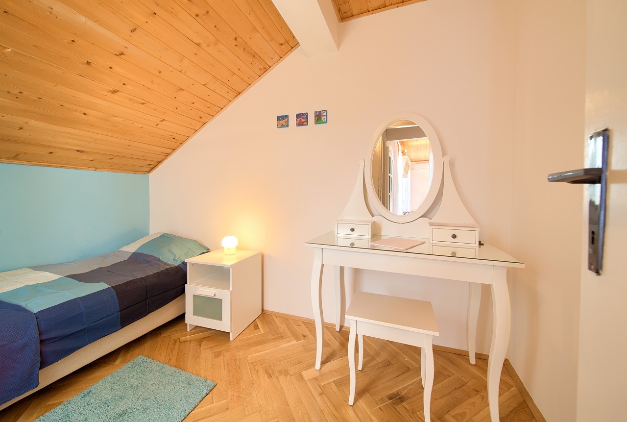 Three bedroom apartment with balcony and sea view Baška, Krk  A-c