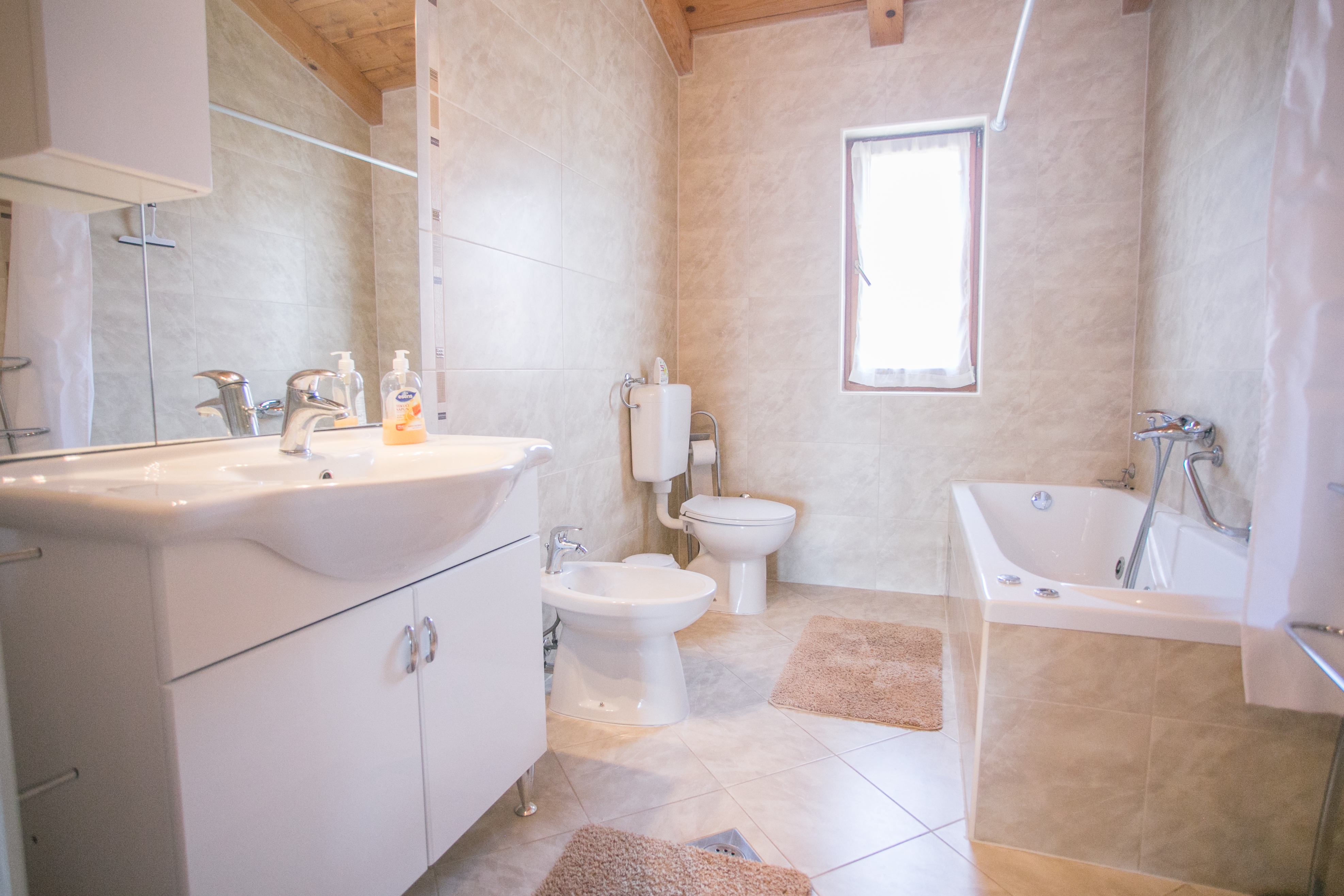 Comfortable and spacious house with terrace Buići, Poreč  K