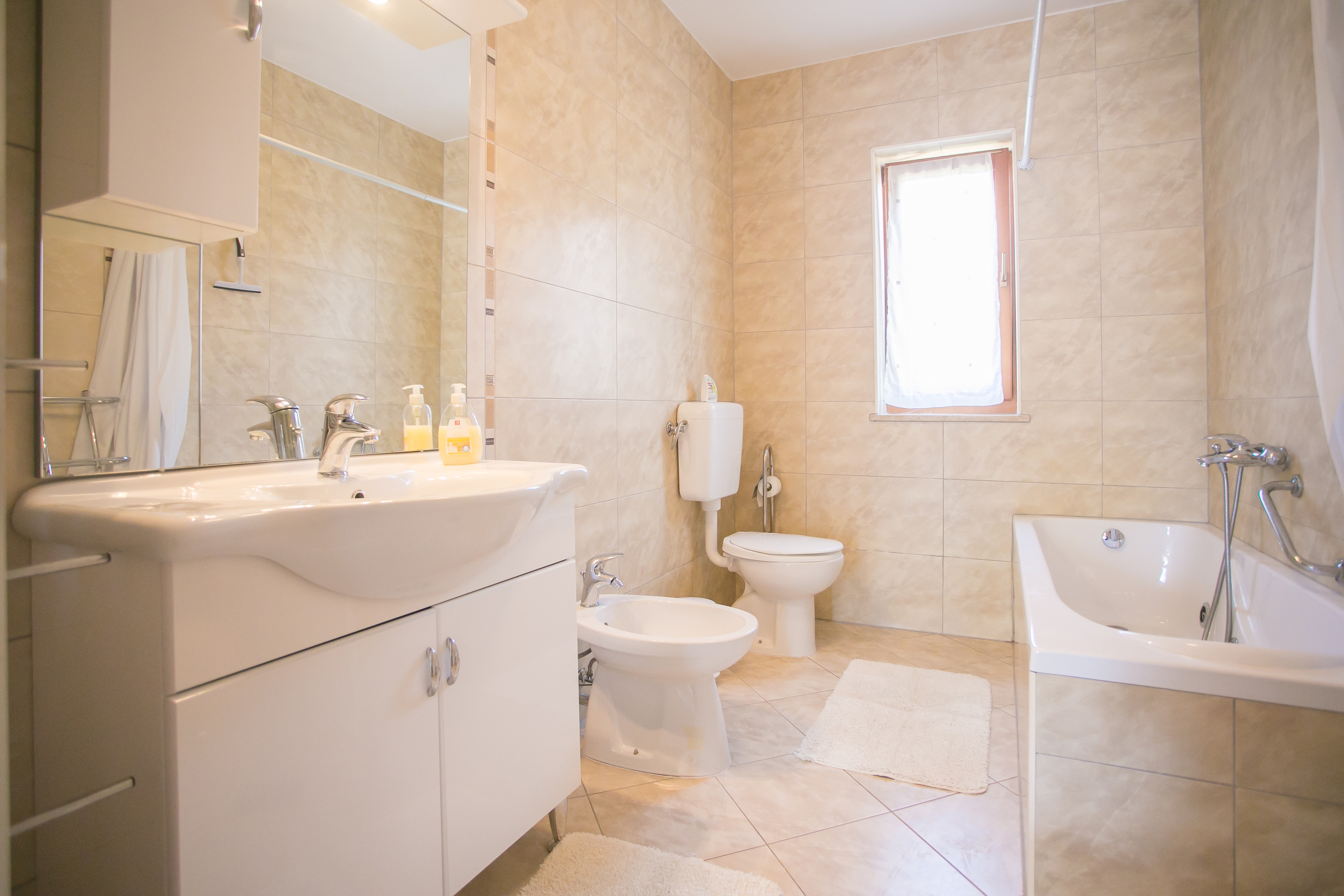 Comfortable and spacious house with terrace Buići, Poreč  K