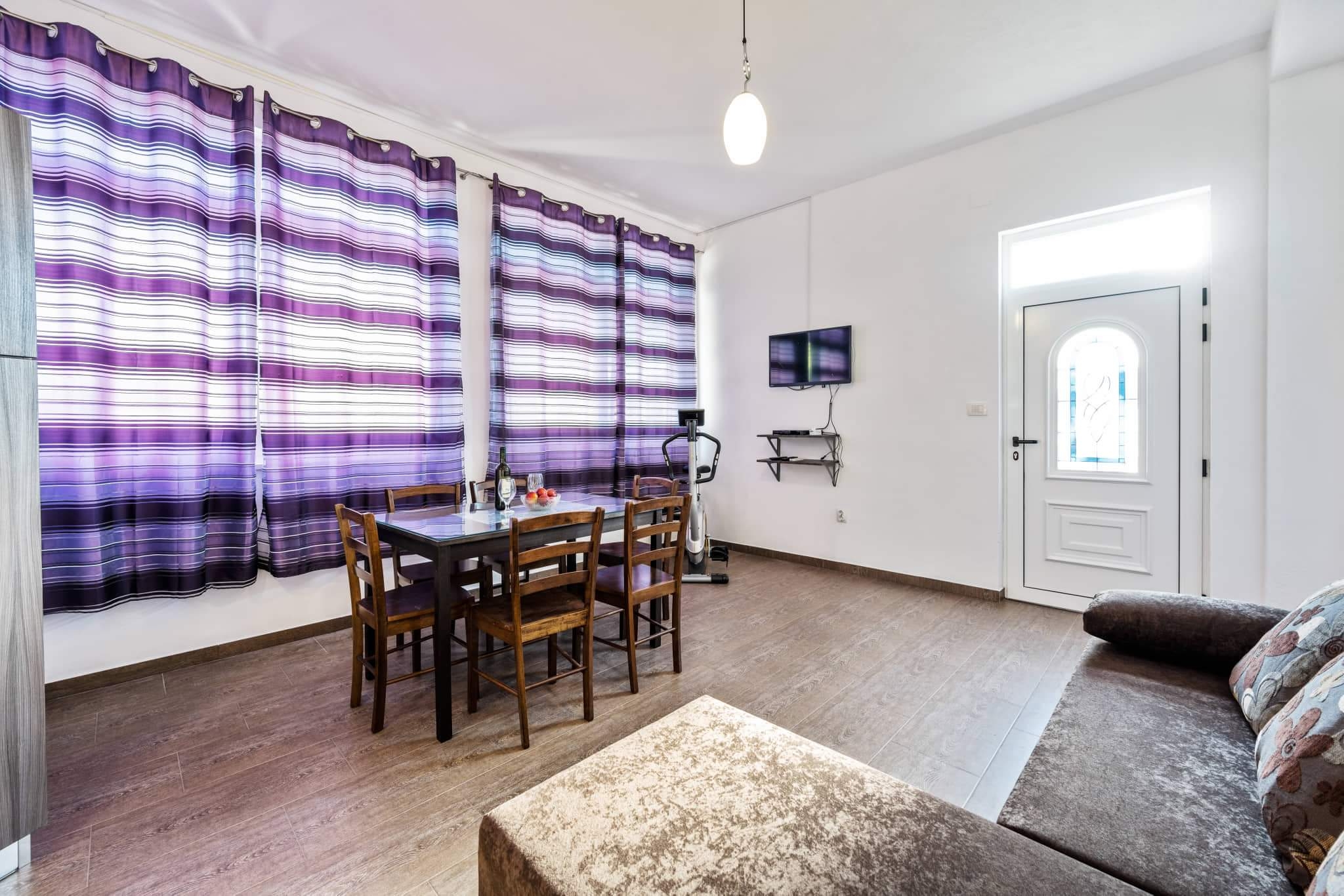 Four-bedroom house with balcony and sea view Ražanj, Rogoznica (K-19735) Four-bedroom house with balcony and sea view Ražanj, Rogoznica (K-19735)