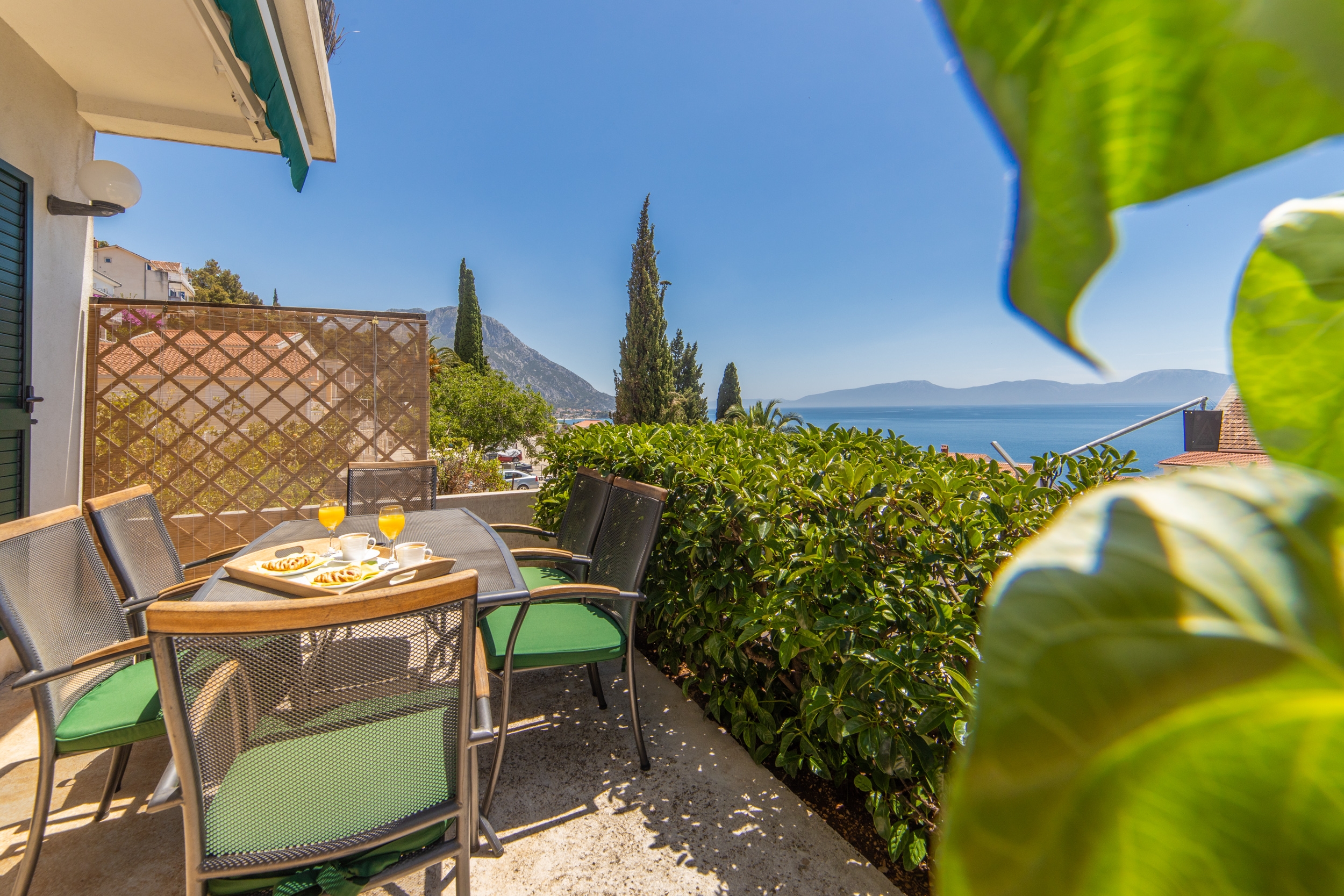 Two bedroom apartment with terrace and sea view Brist, Makarska  A-a