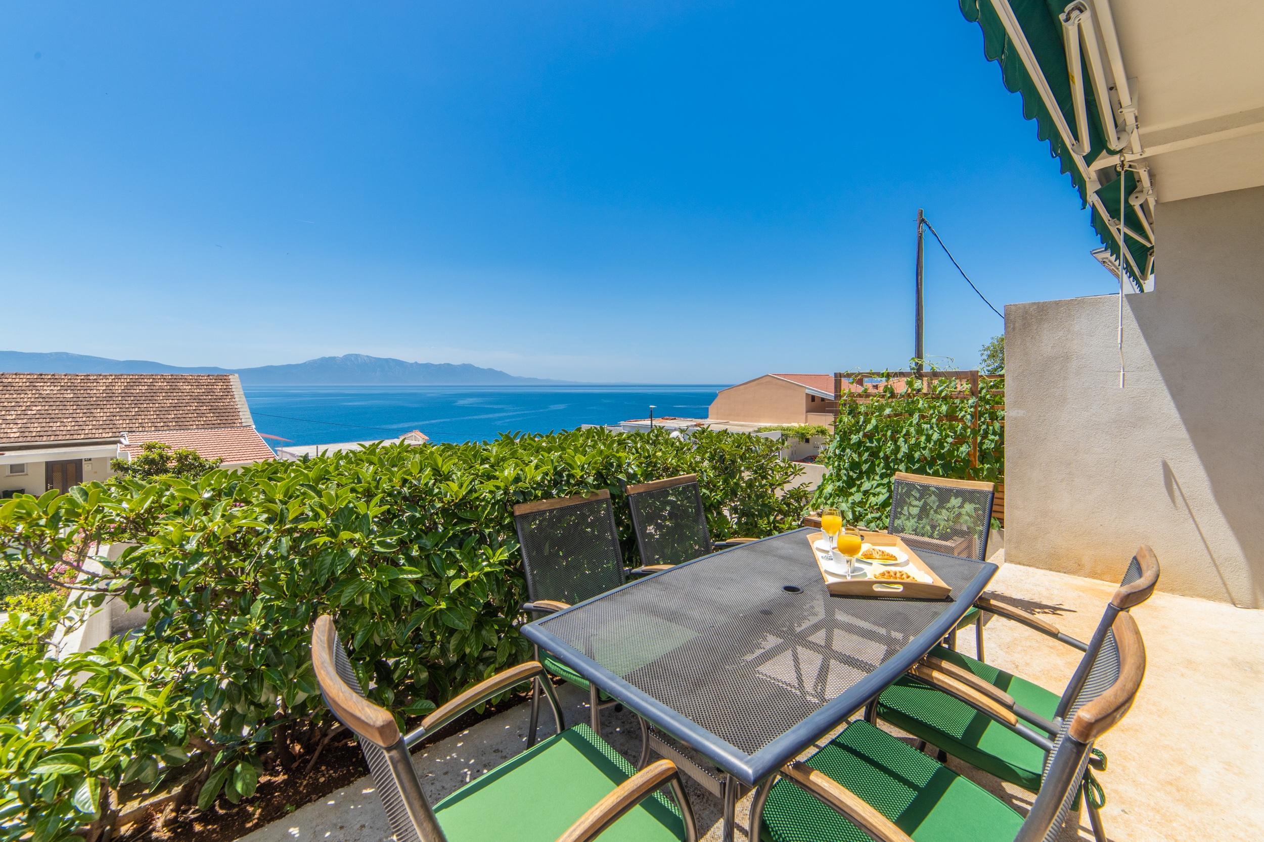 Two bedroom apartment with terrace and sea view Brist, Makarska  A-a