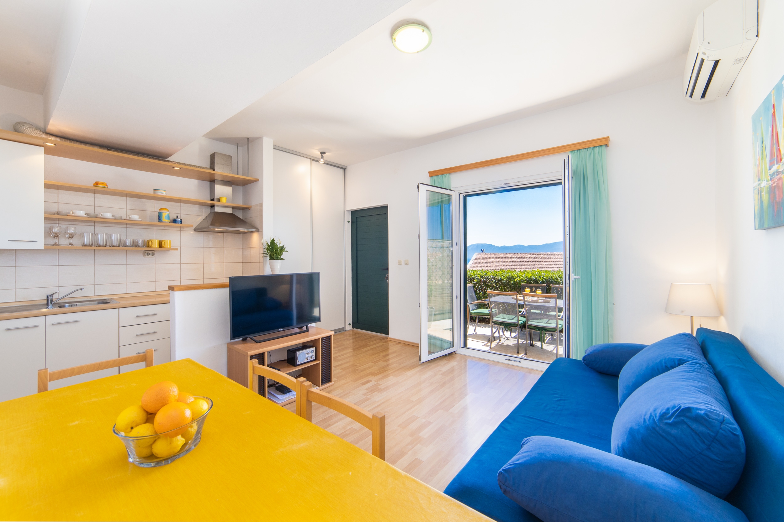 Two bedroom apartment with terrace and sea view Brist, Makarska (A-19737-b)