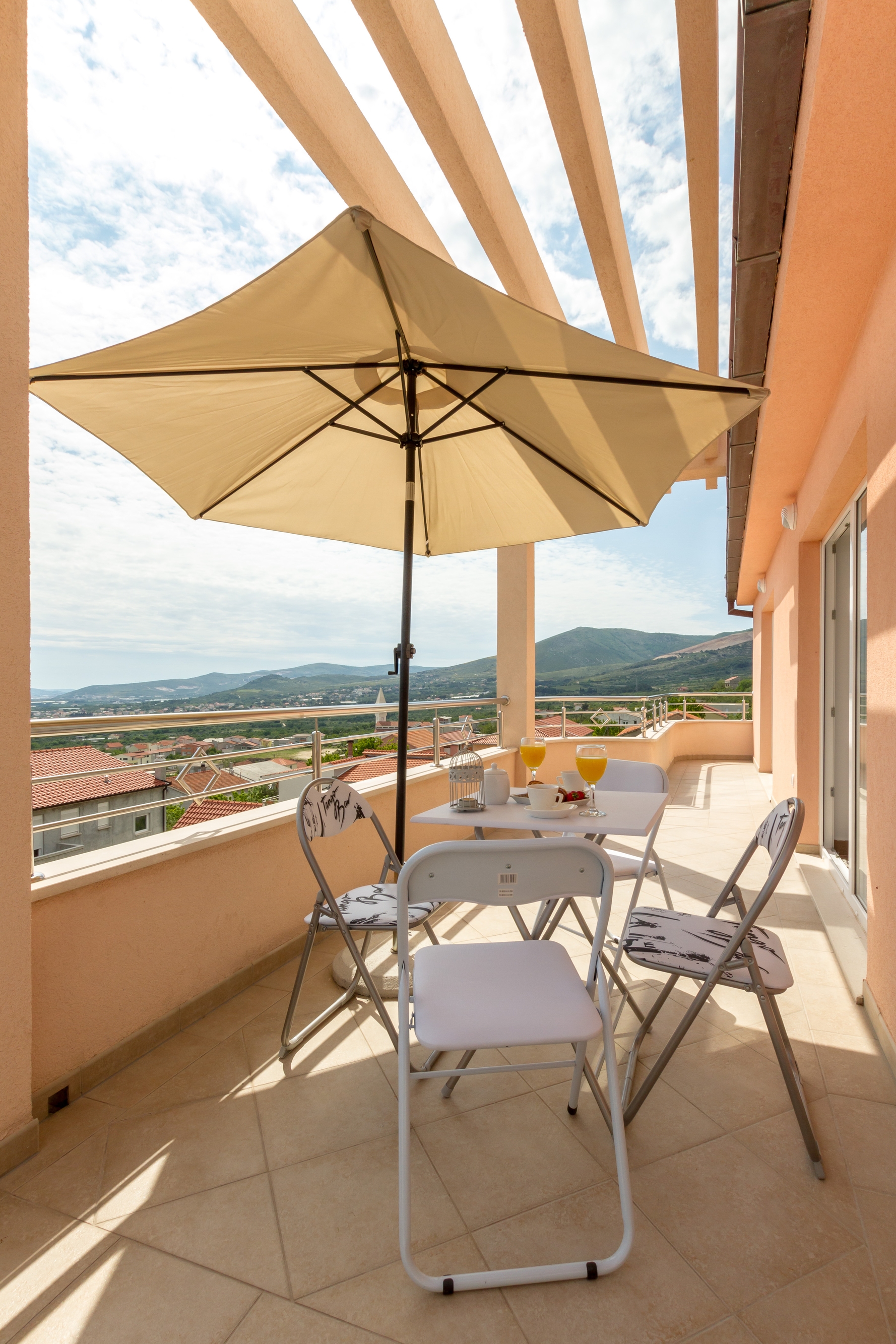 One bedroom apartment with terrace and sea view Kaštel Stari, Kaštela  A-a