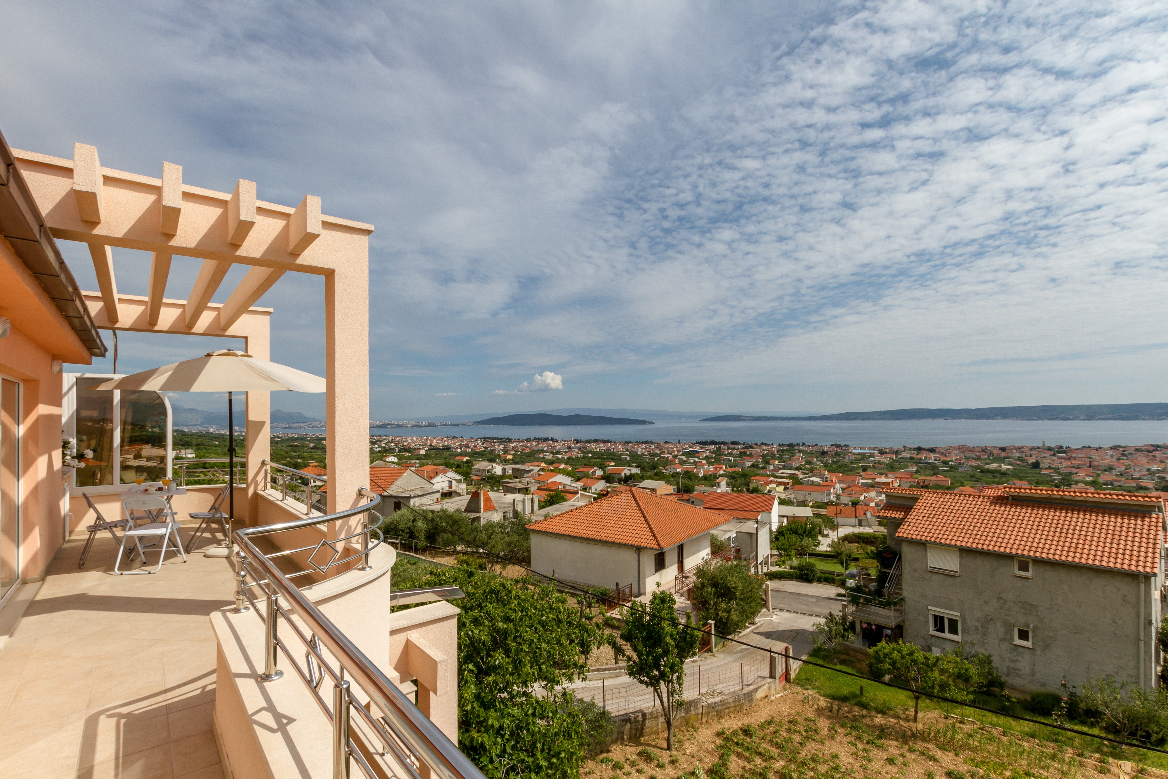 One bedroom apartment with terrace and sea view Kaštel Stari, Kaštela  A-a