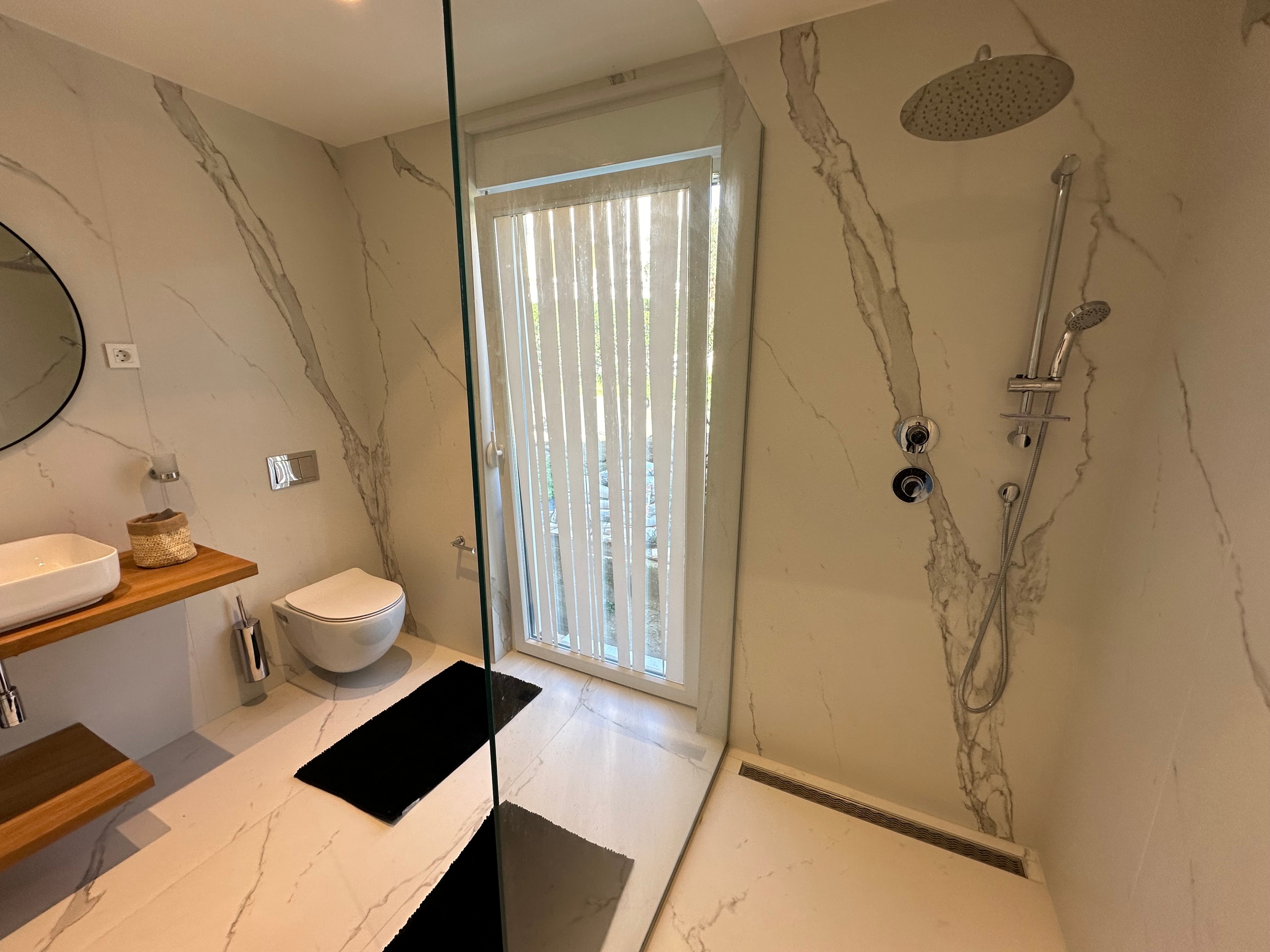 Three bedroom apartment near beach Banjol, Rab  A-a