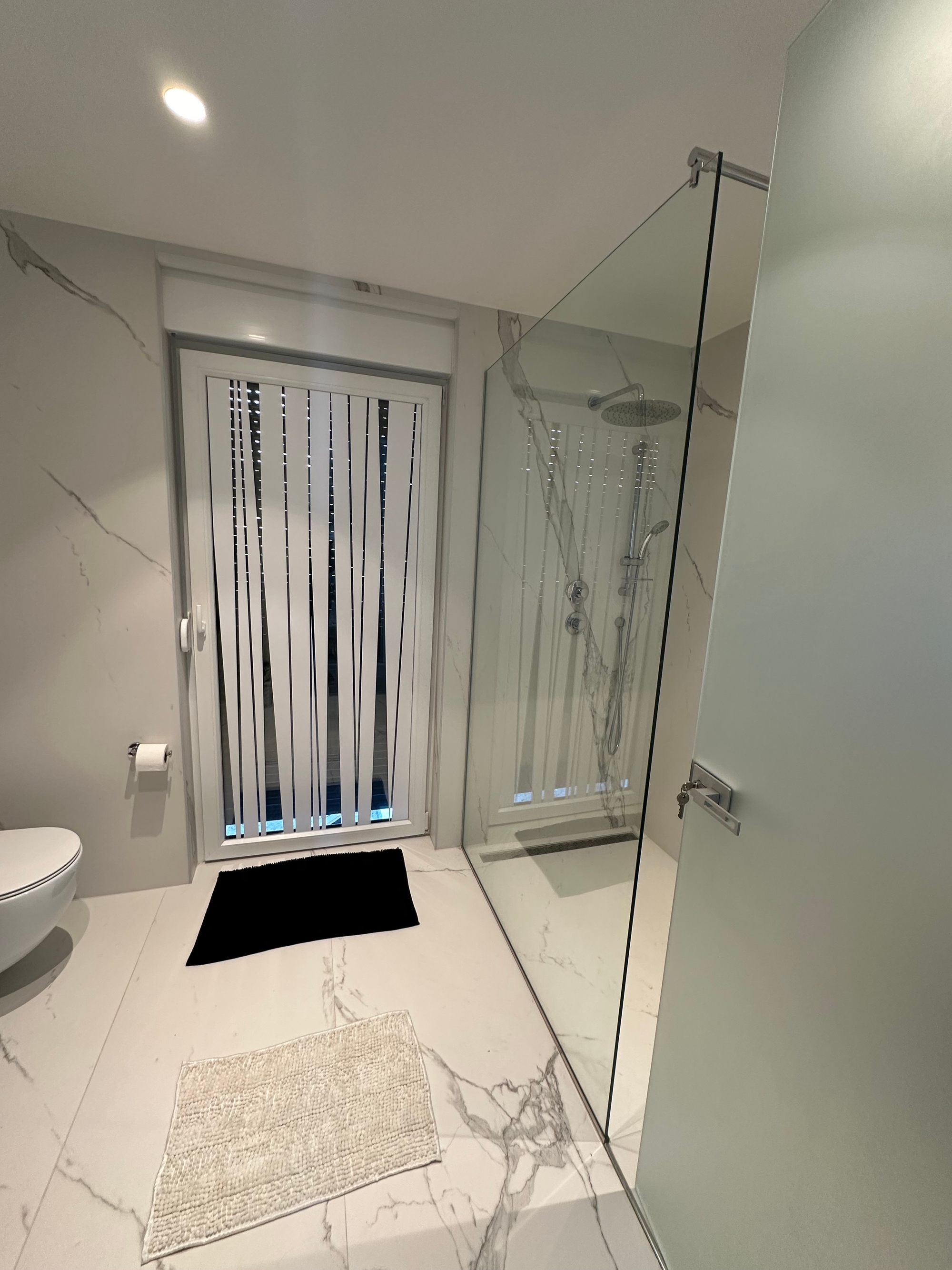 Three bedroom apartment near beach Banjol, Rab  A-a