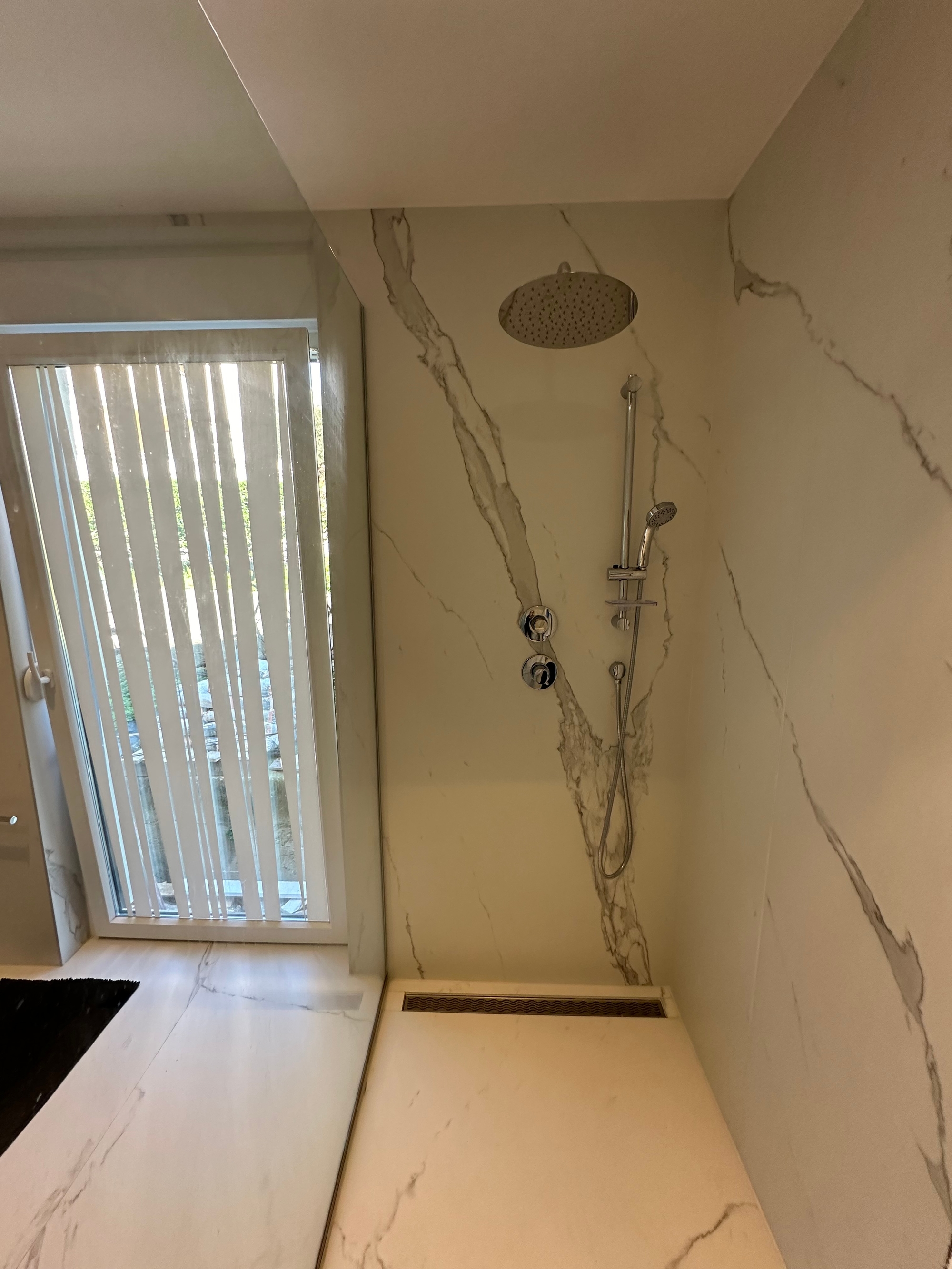 Three bedroom apartment near beach Banjol, Rab  A-a
