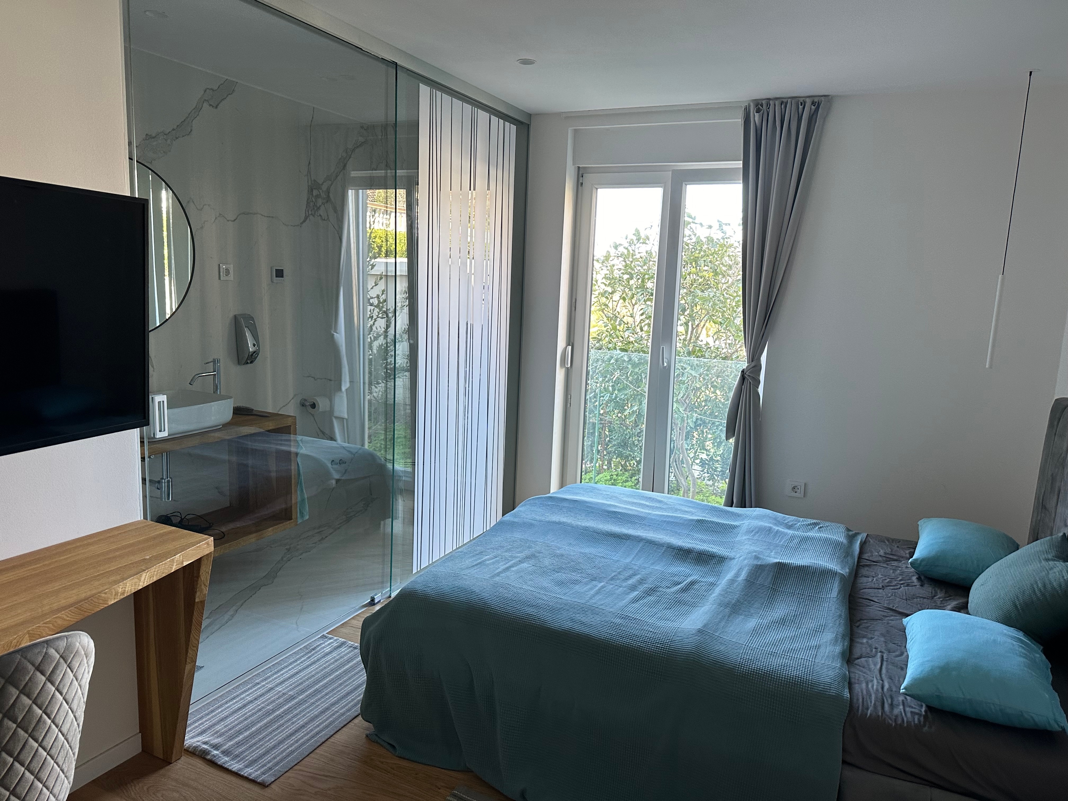 Three bedroom apartment near beach Banjol, Rab  A-a