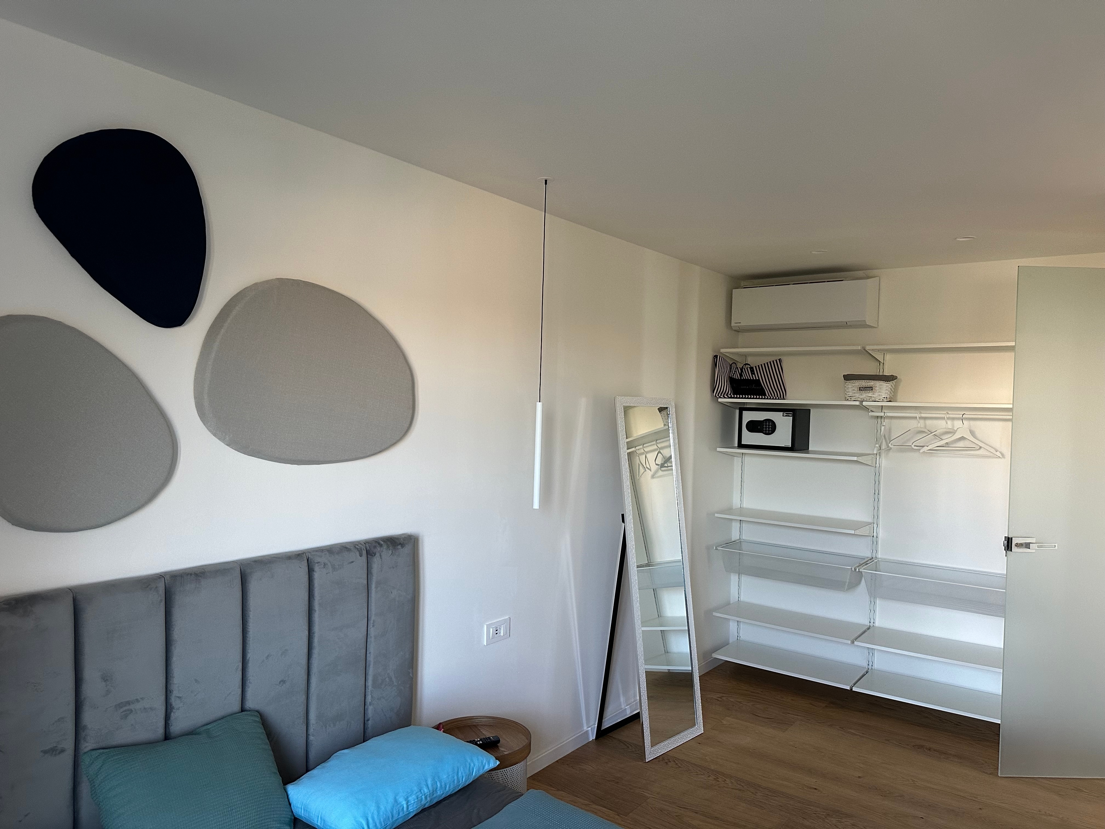 Three bedroom apartment near beach Banjol, Rab  A-a