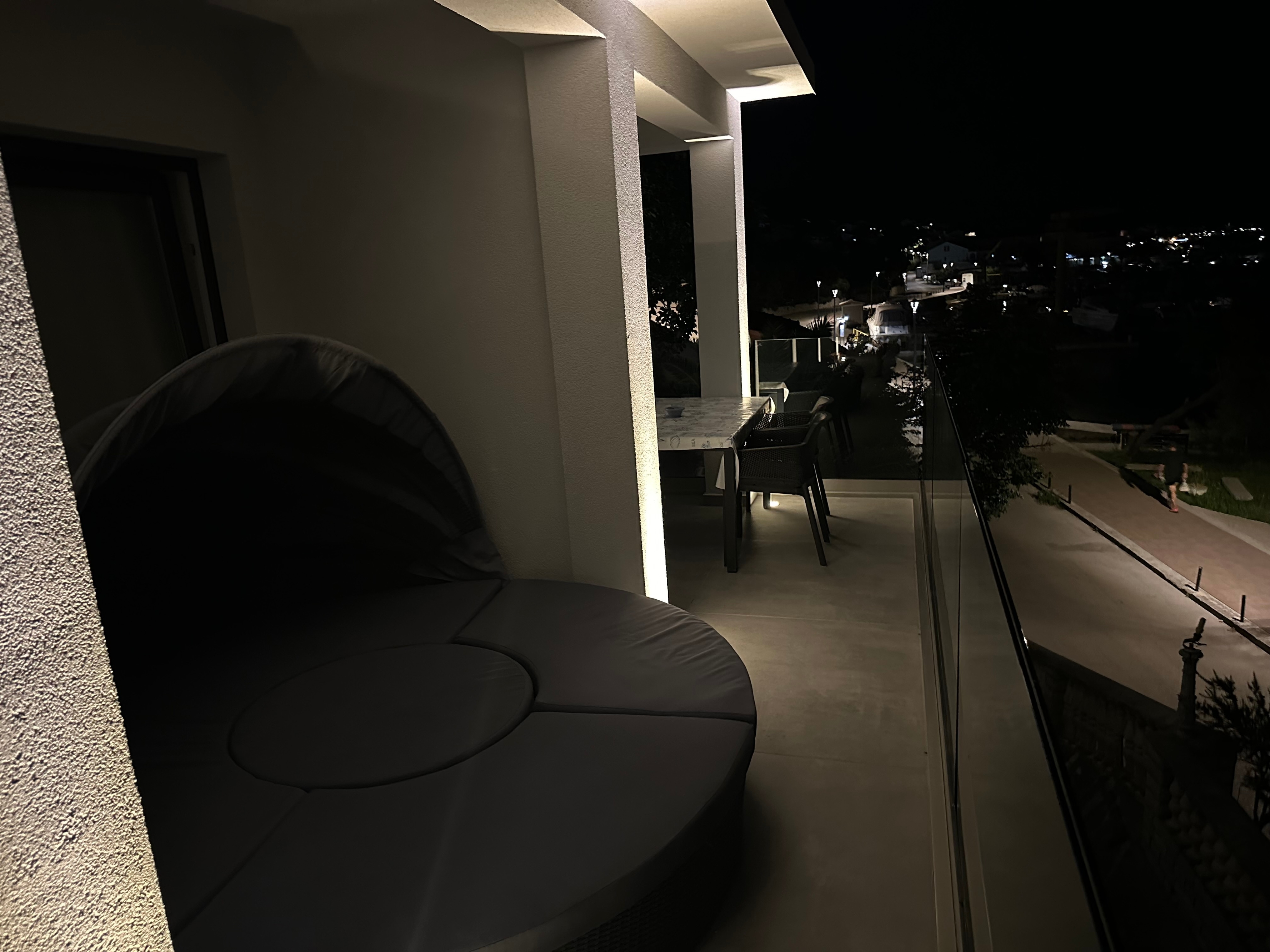 Three bedroom apartment near beach Banjol, Rab  A-a