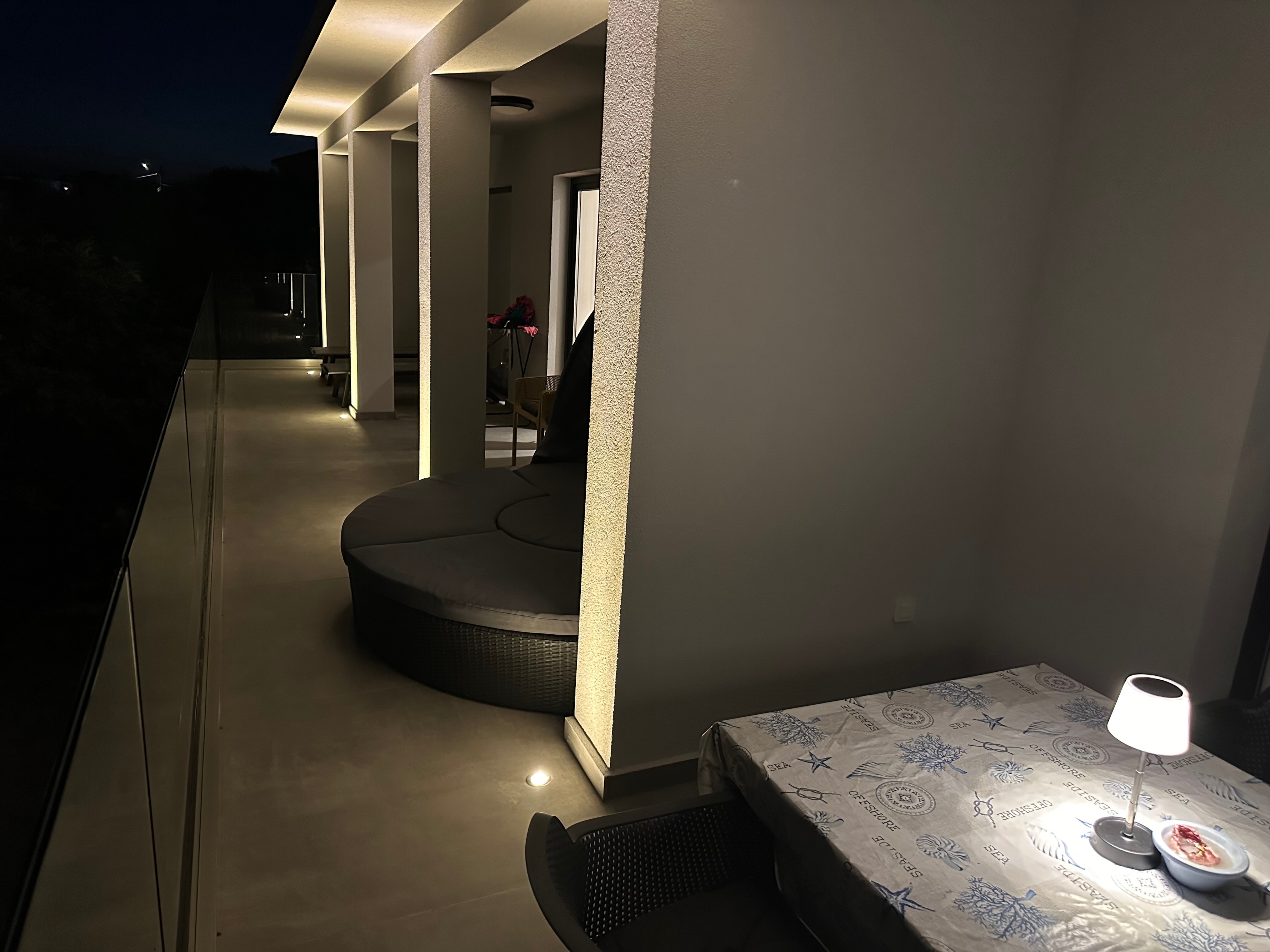 Three bedroom apartment near beach Banjol, Rab  A-a
