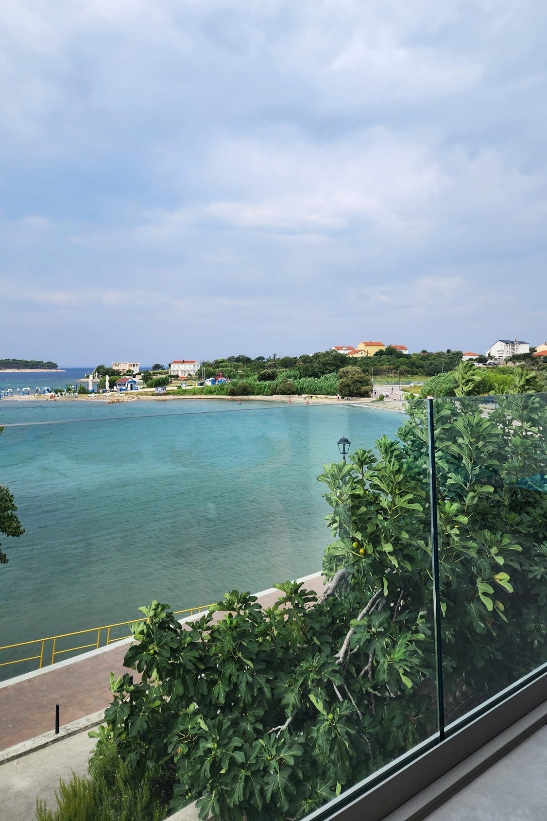 Three bedroom apartment near beach Banjol, Rab  A-a