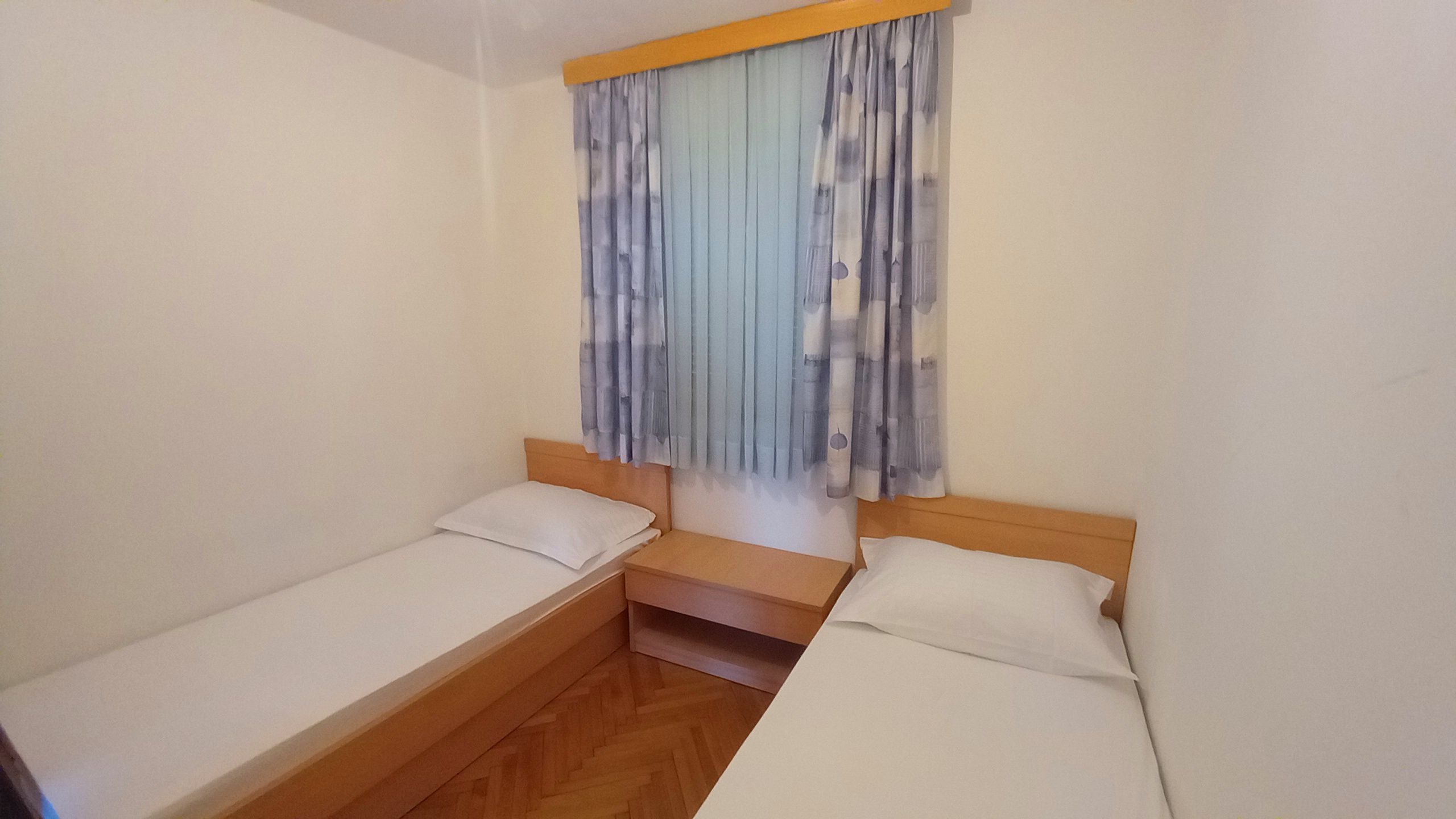 Two bedroom apartment with terrace and sea view Makarska  A-a