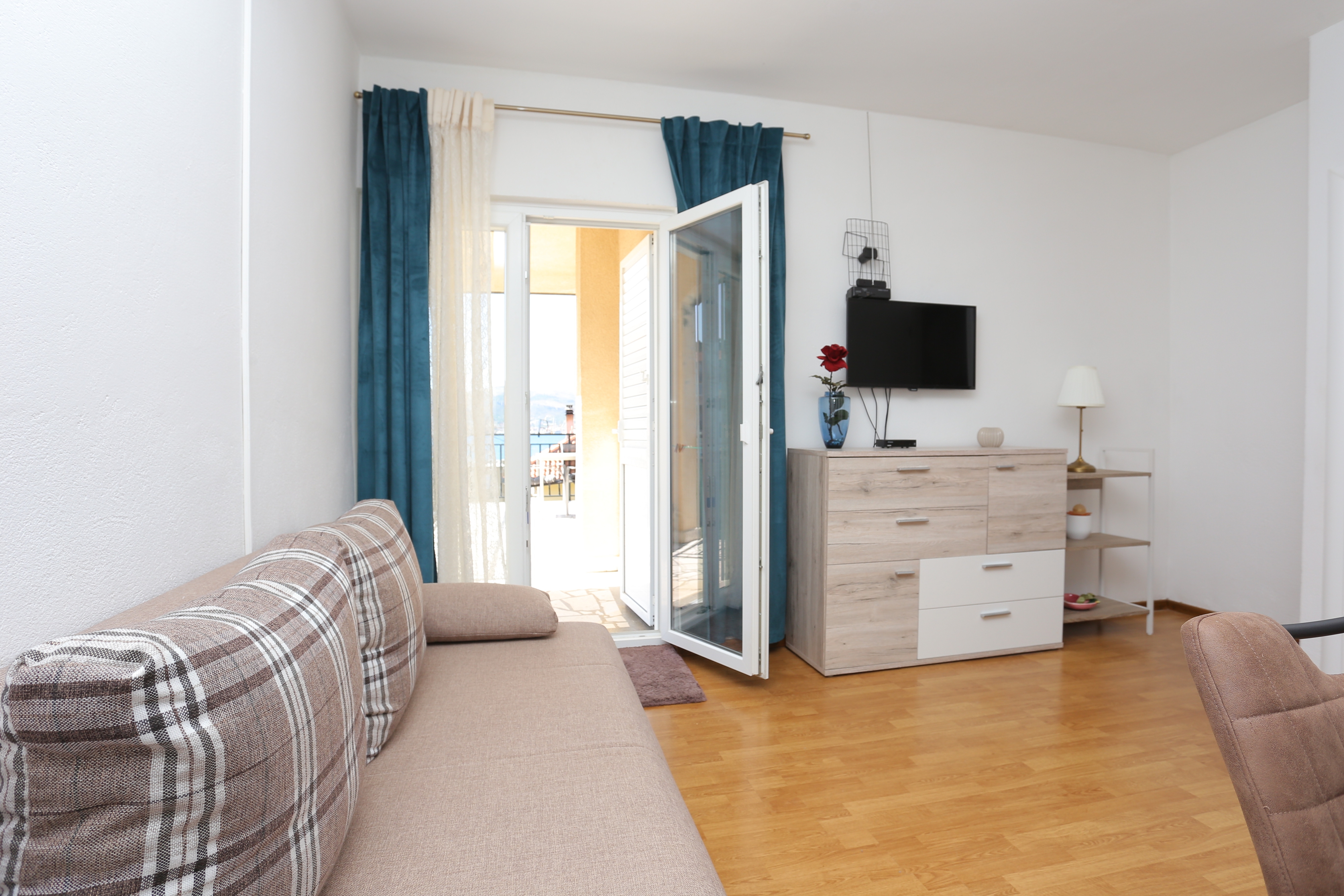 Two bedroom apartment with terrace and sea view Okrug Gornji, Čiovo (A-19762-a)